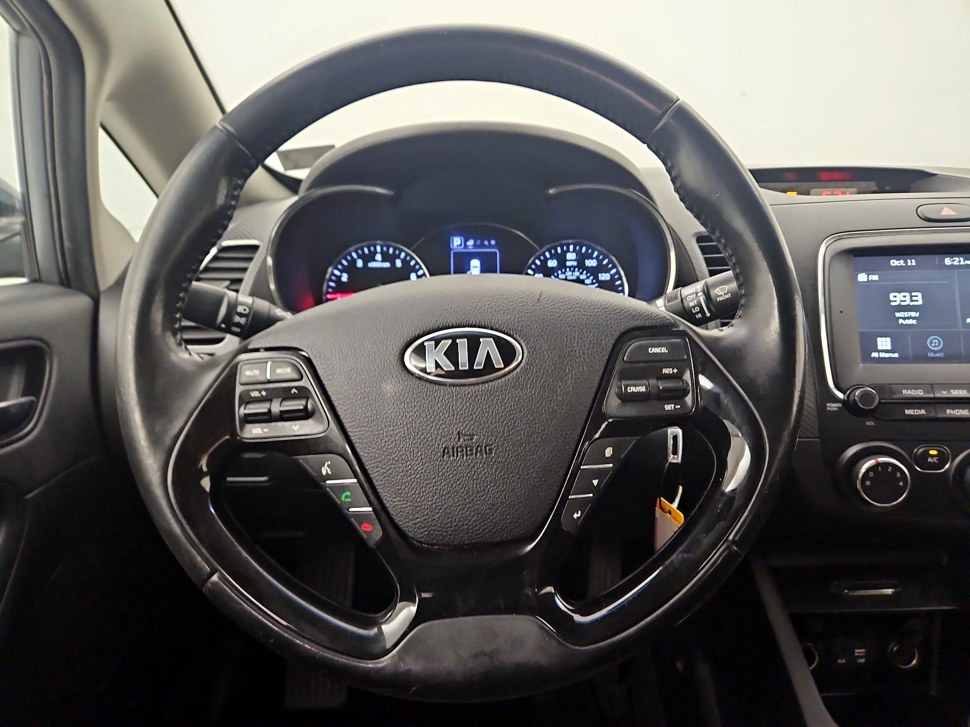 Thumbnail: 2017 Kia Forte - 10