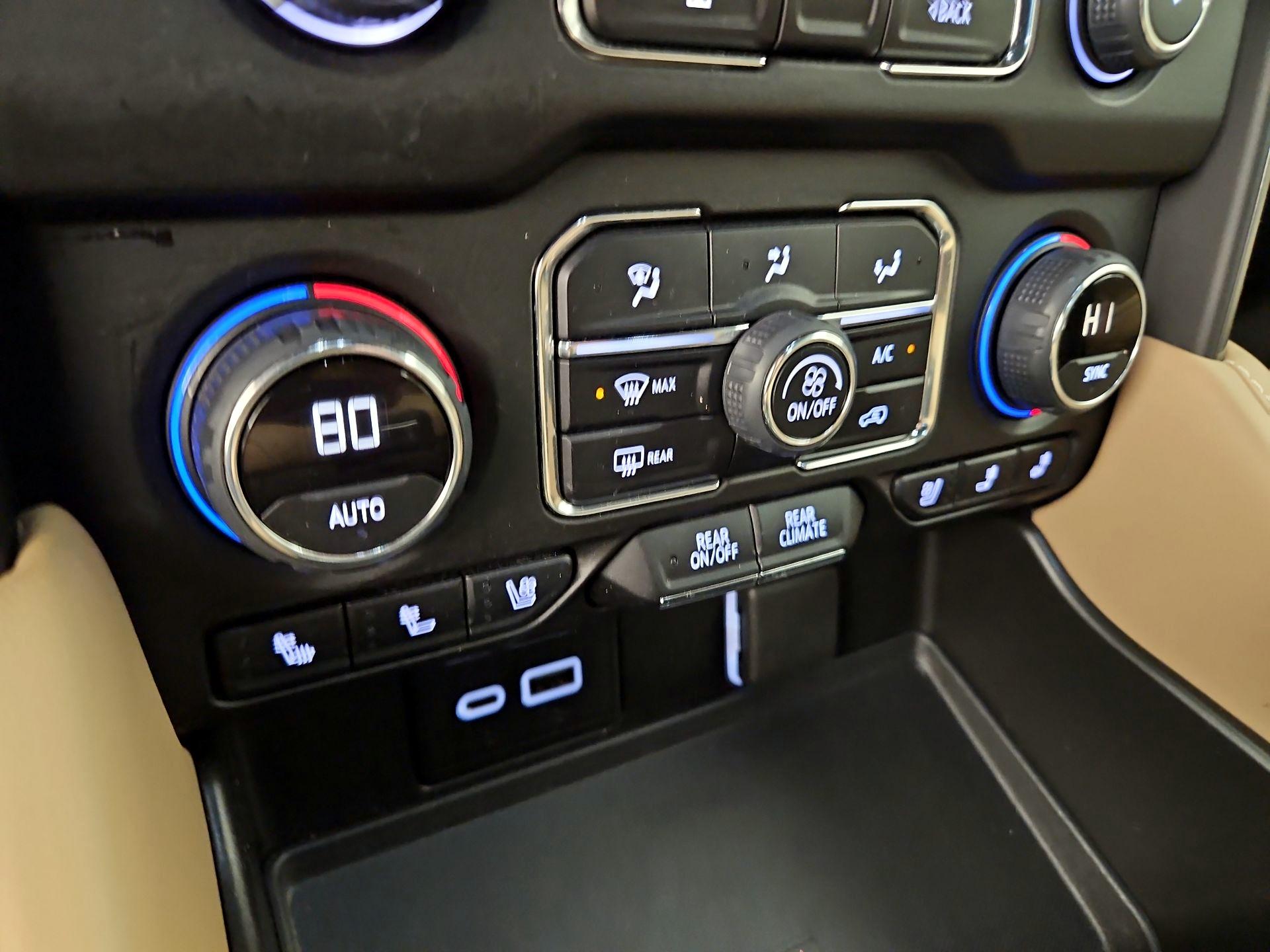 Thumbnail: 2022 Chevrolet Suburban - 17