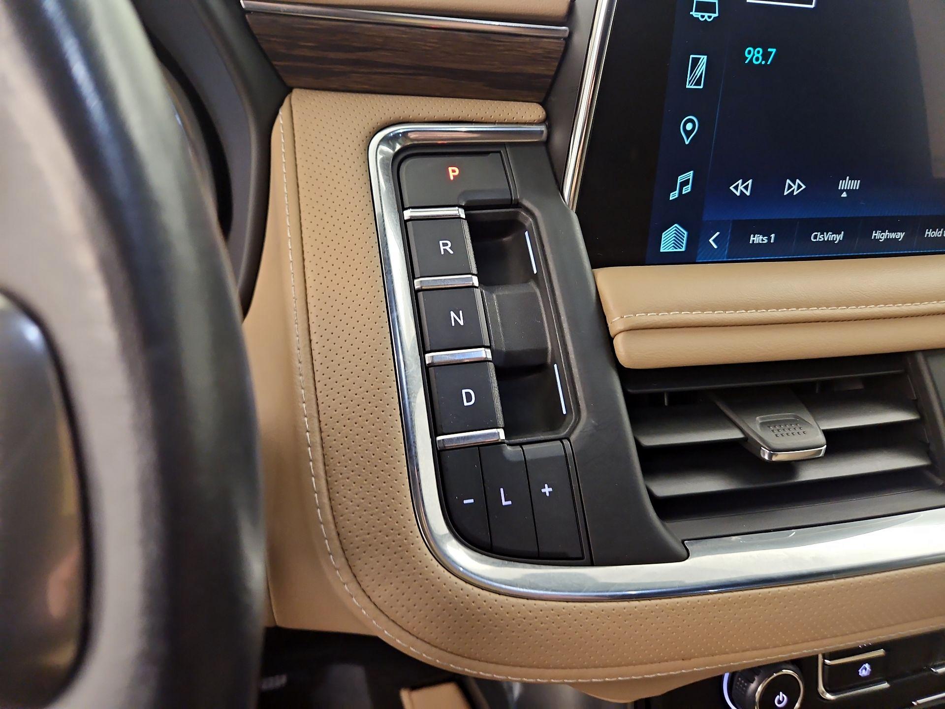 Thumbnail: 2022 Chevrolet Suburban - 18