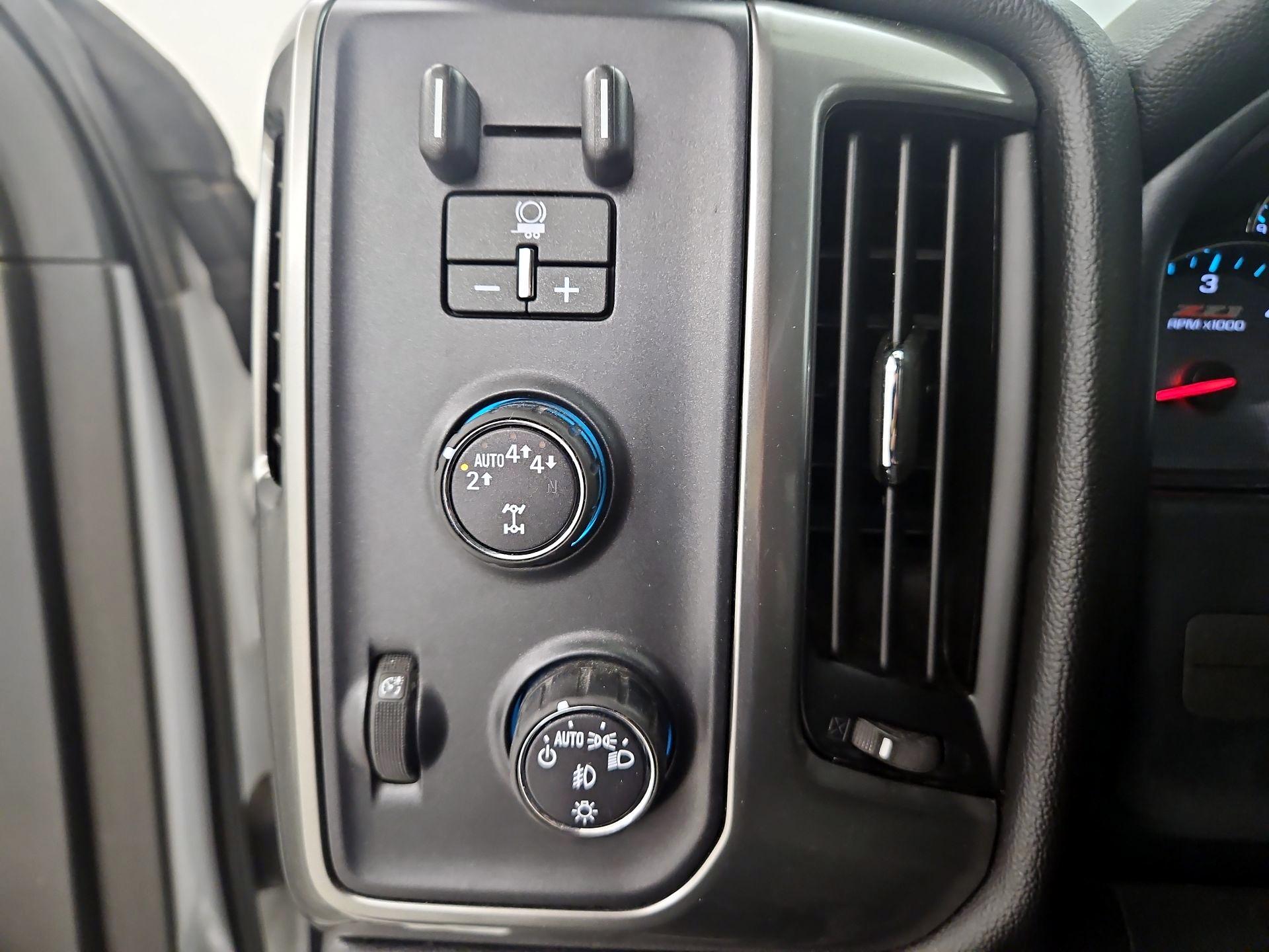 Thumbnail: 2018 Chevrolet Silverado 1500 - 13