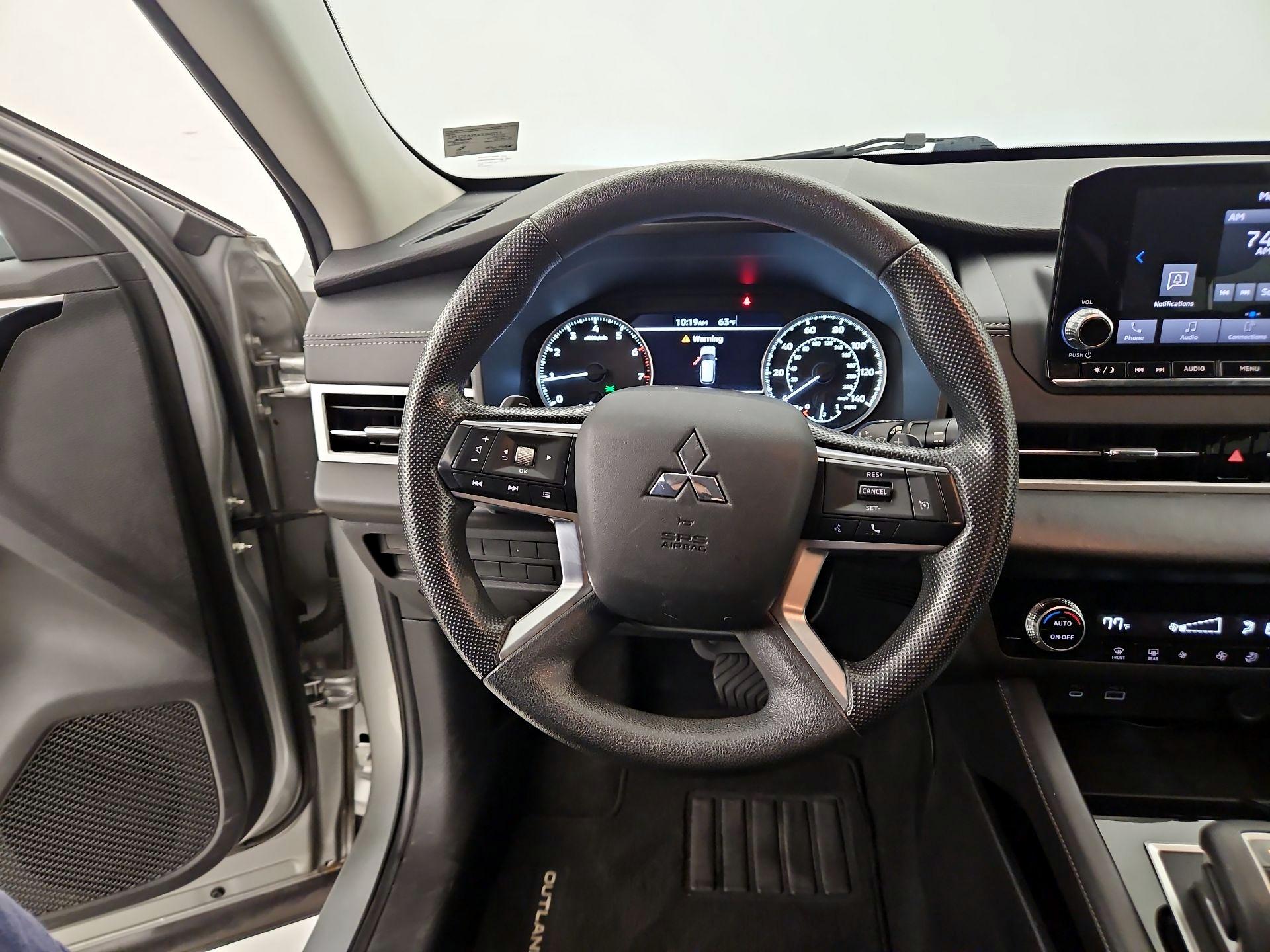 Thumbnail: 2022 Mitsubishi Outlander - 10