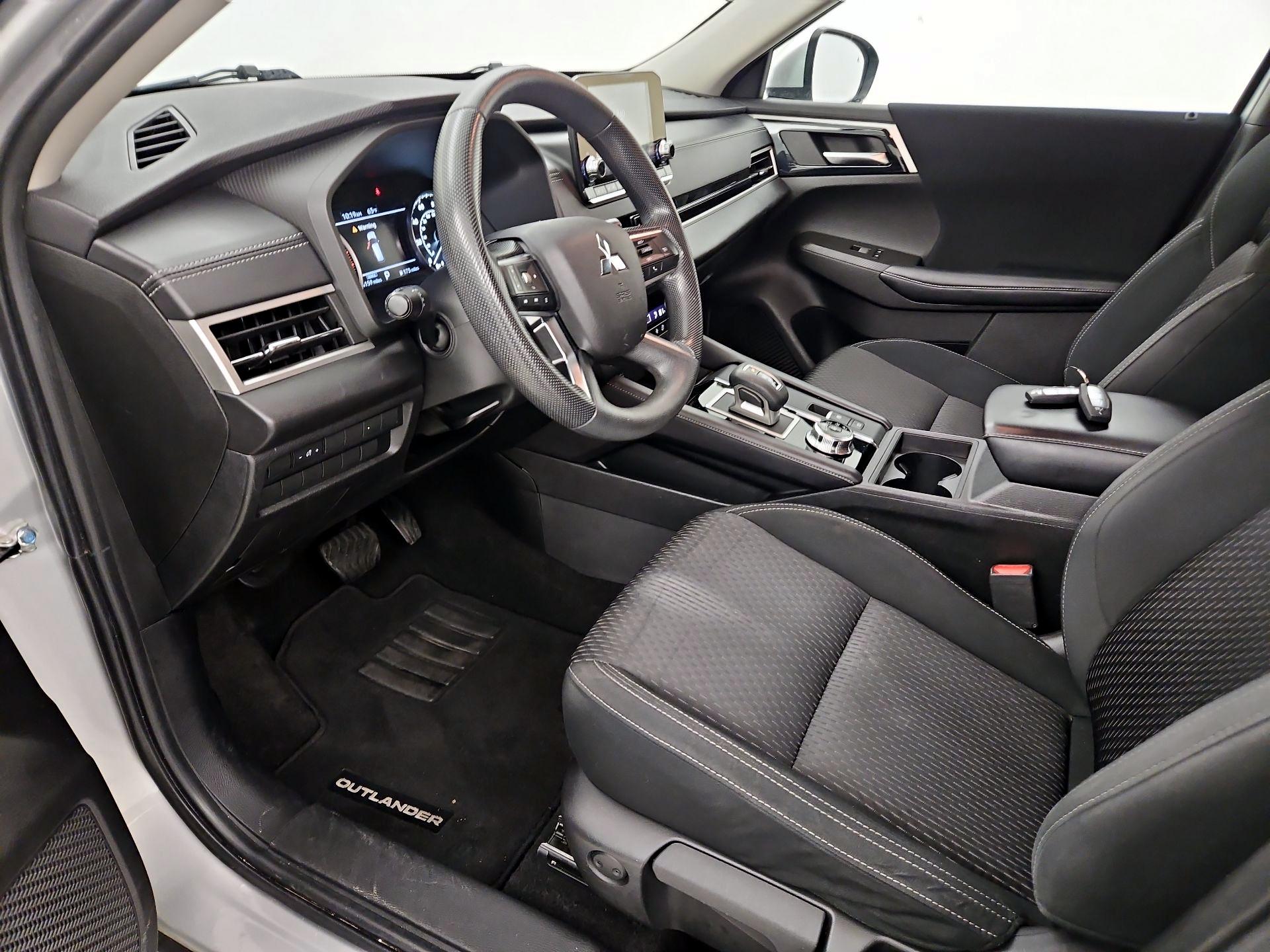 Thumbnail: 2022 Mitsubishi Outlander - 11