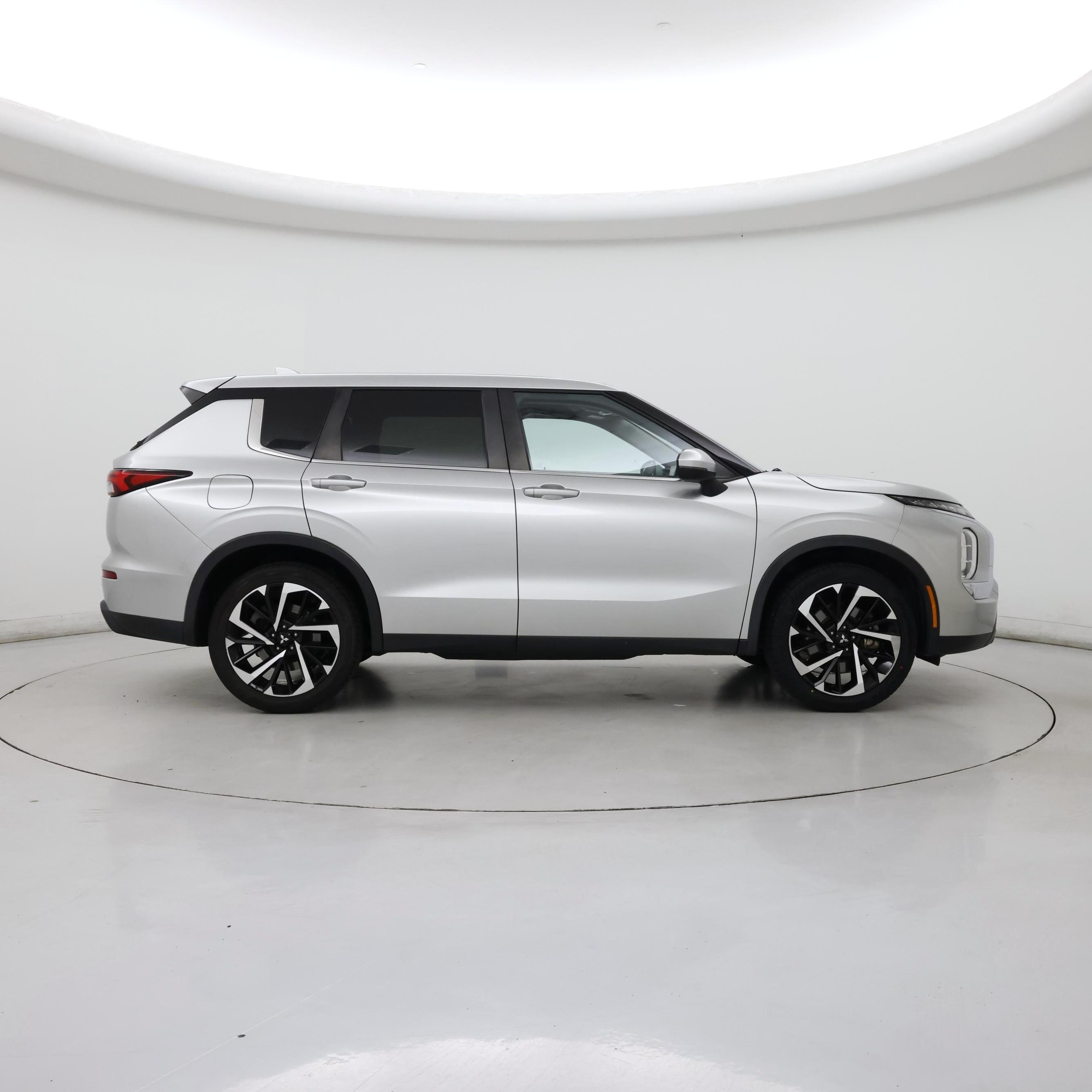 Thumbnail: 2022 Mitsubishi Outlander - 7