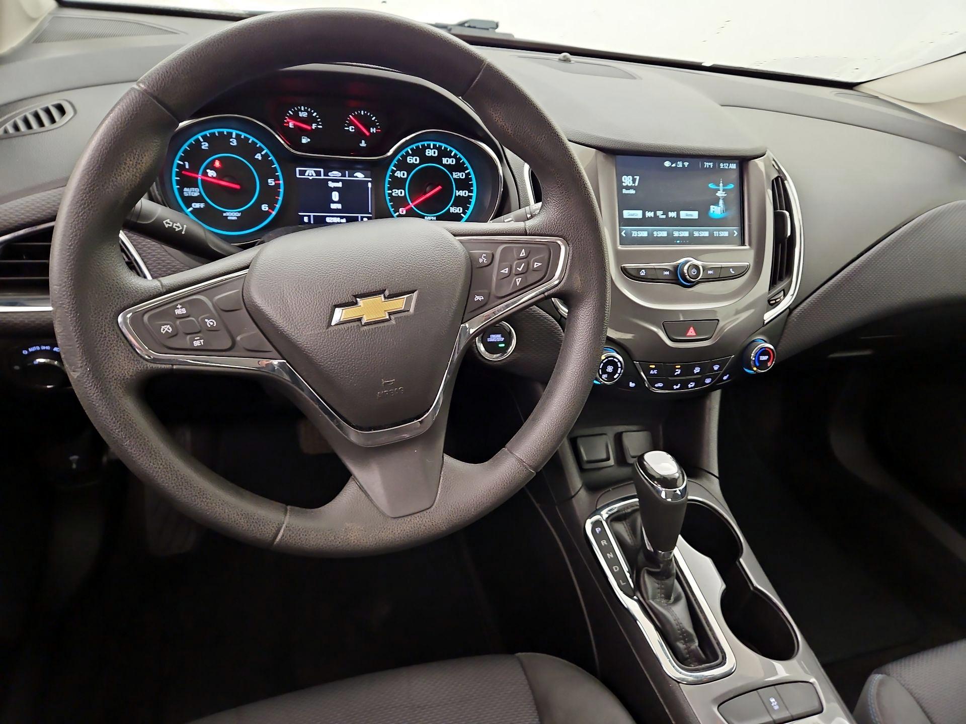 Thumbnail: 2018 Chevrolet Cruze - 9