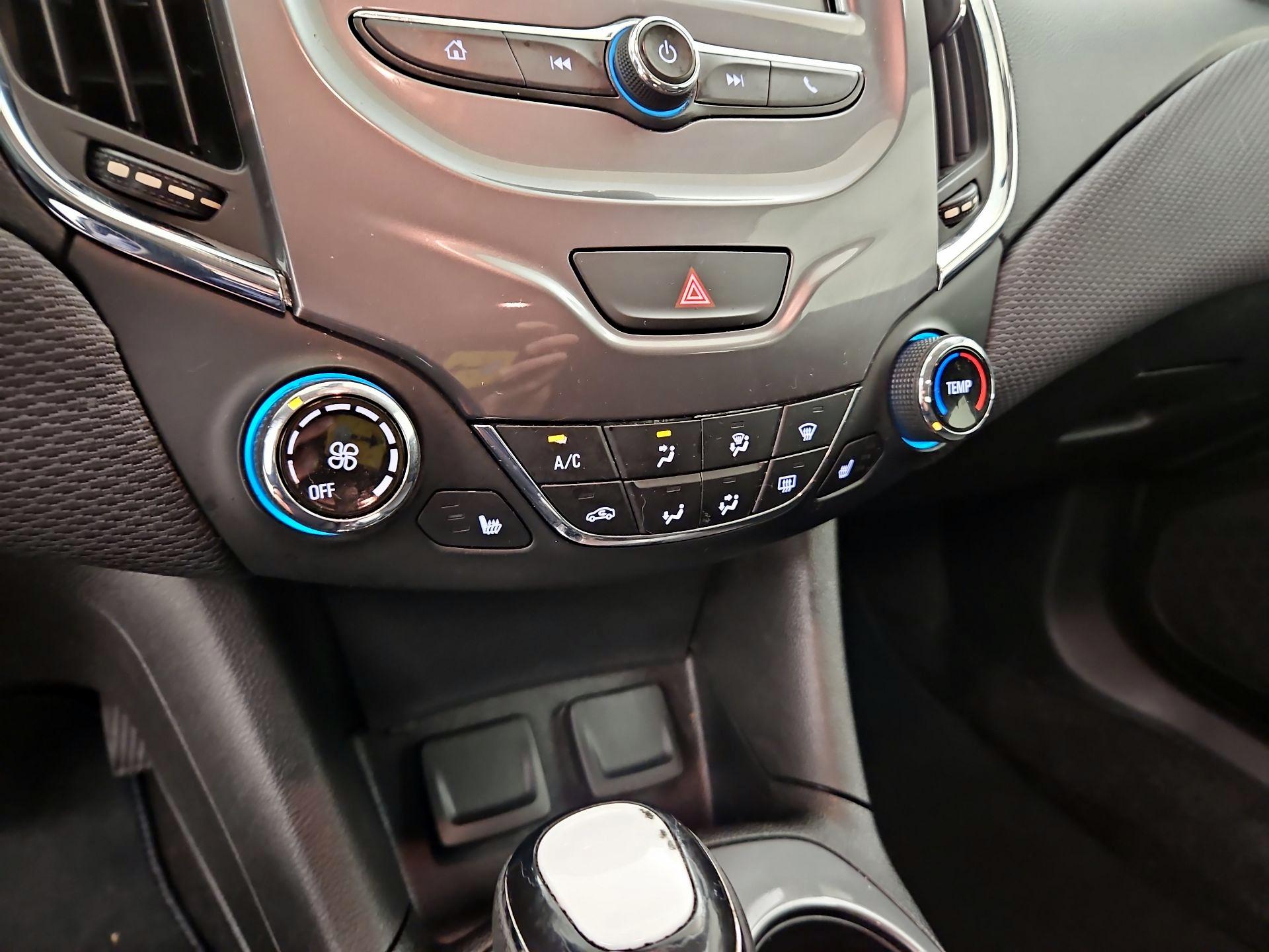 Thumbnail: 2018 Chevrolet Cruze - 16