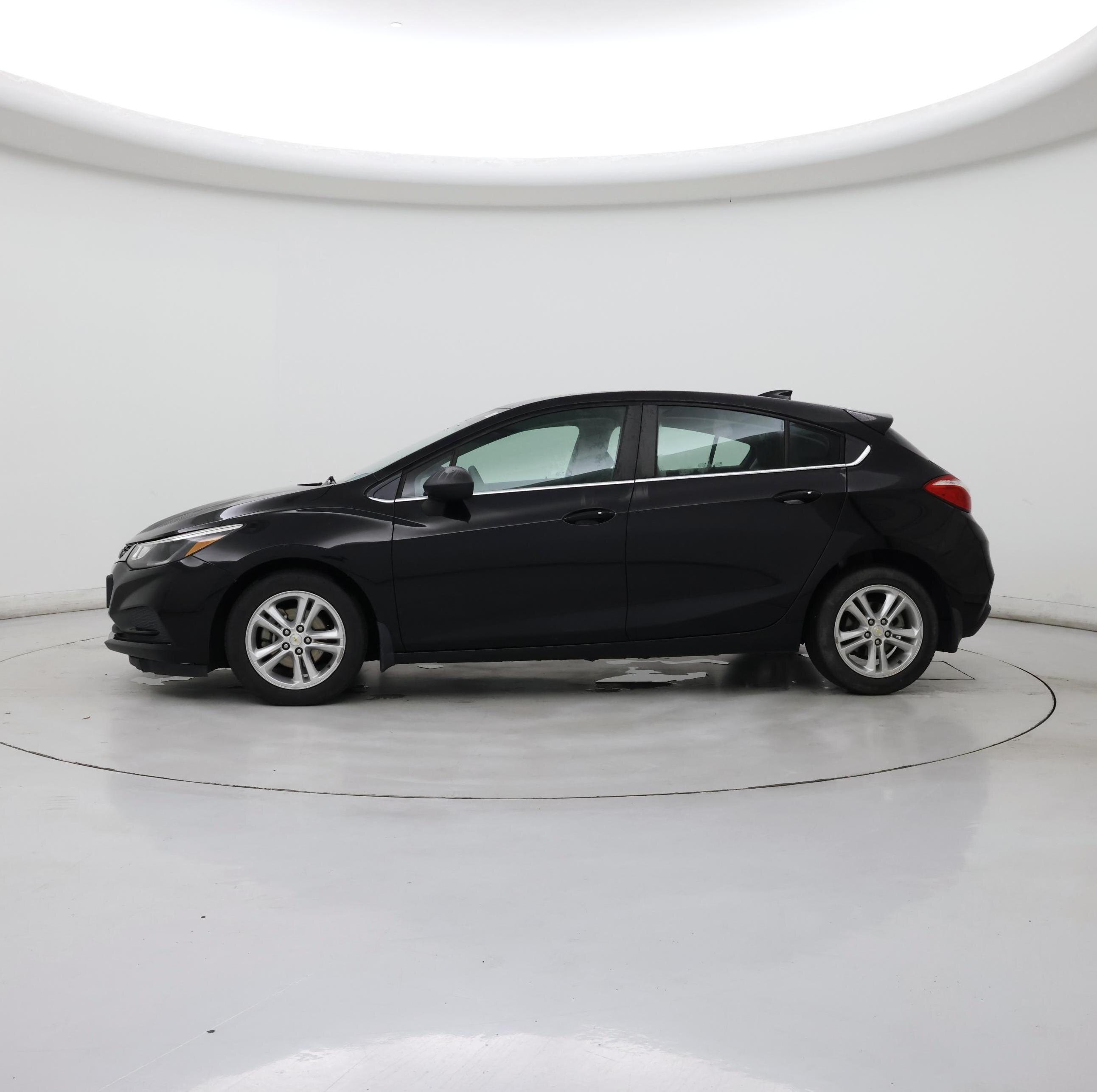 Thumbnail: 2018 Chevrolet Cruze - 3