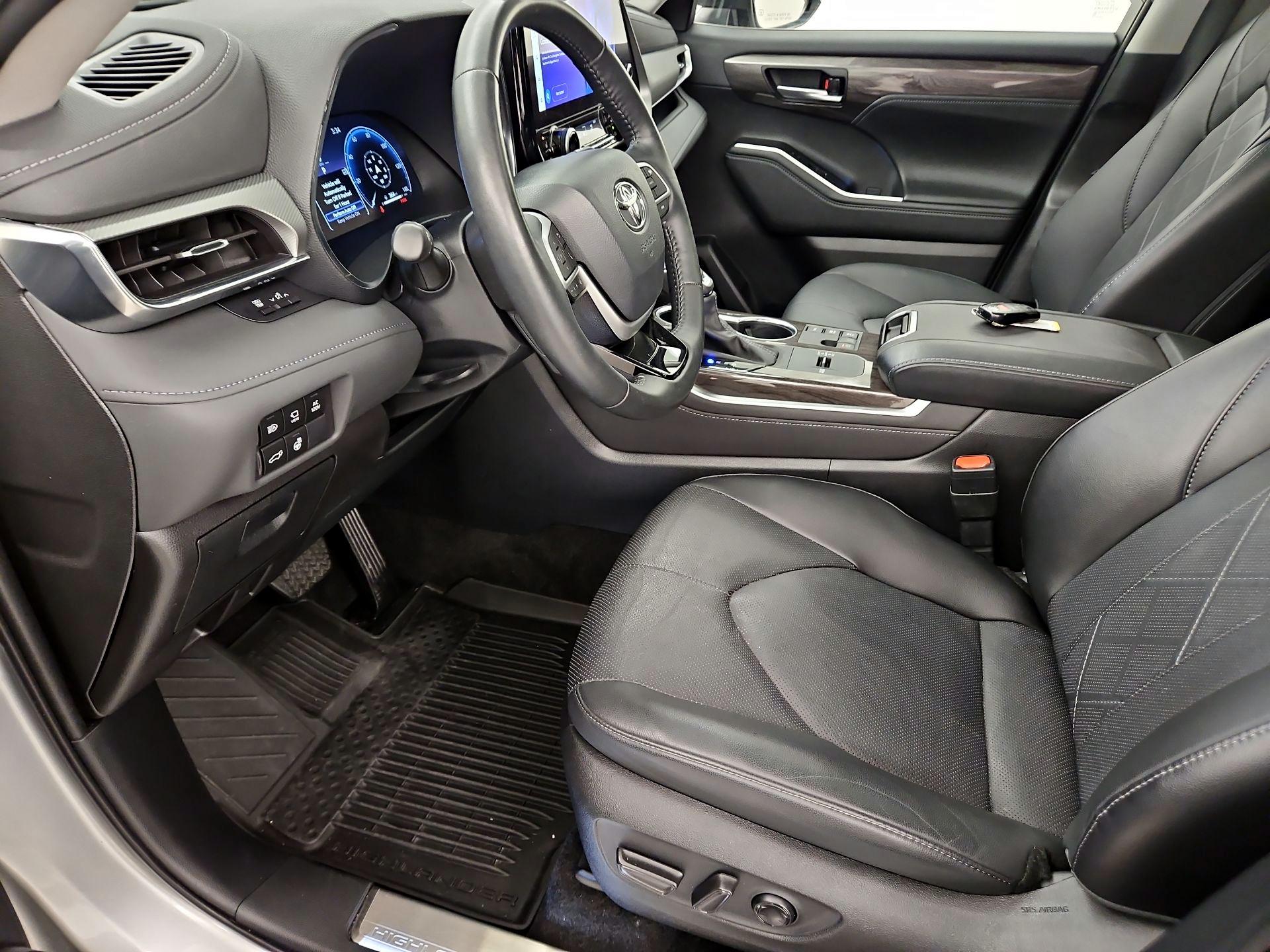 Thumbnail: 2024 Toyota Highlander - 11