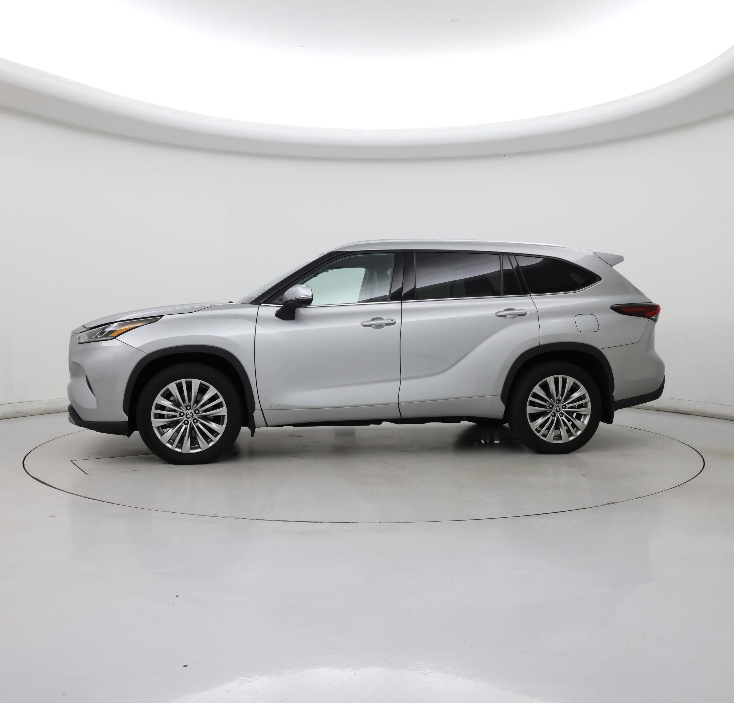 Thumbnail: 2024 Toyota Highlander - 3