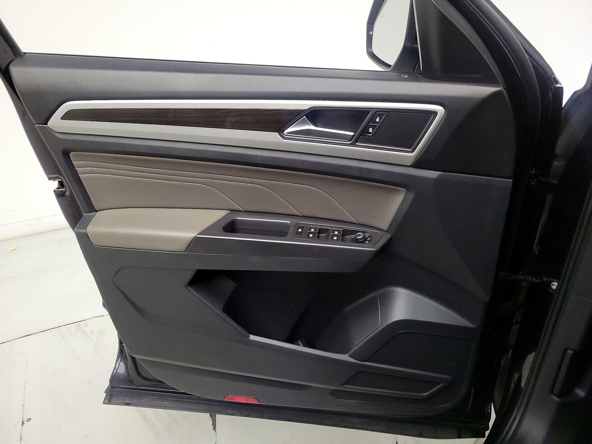 Thumbnail: 2023 Volkswagen Atlas - 12