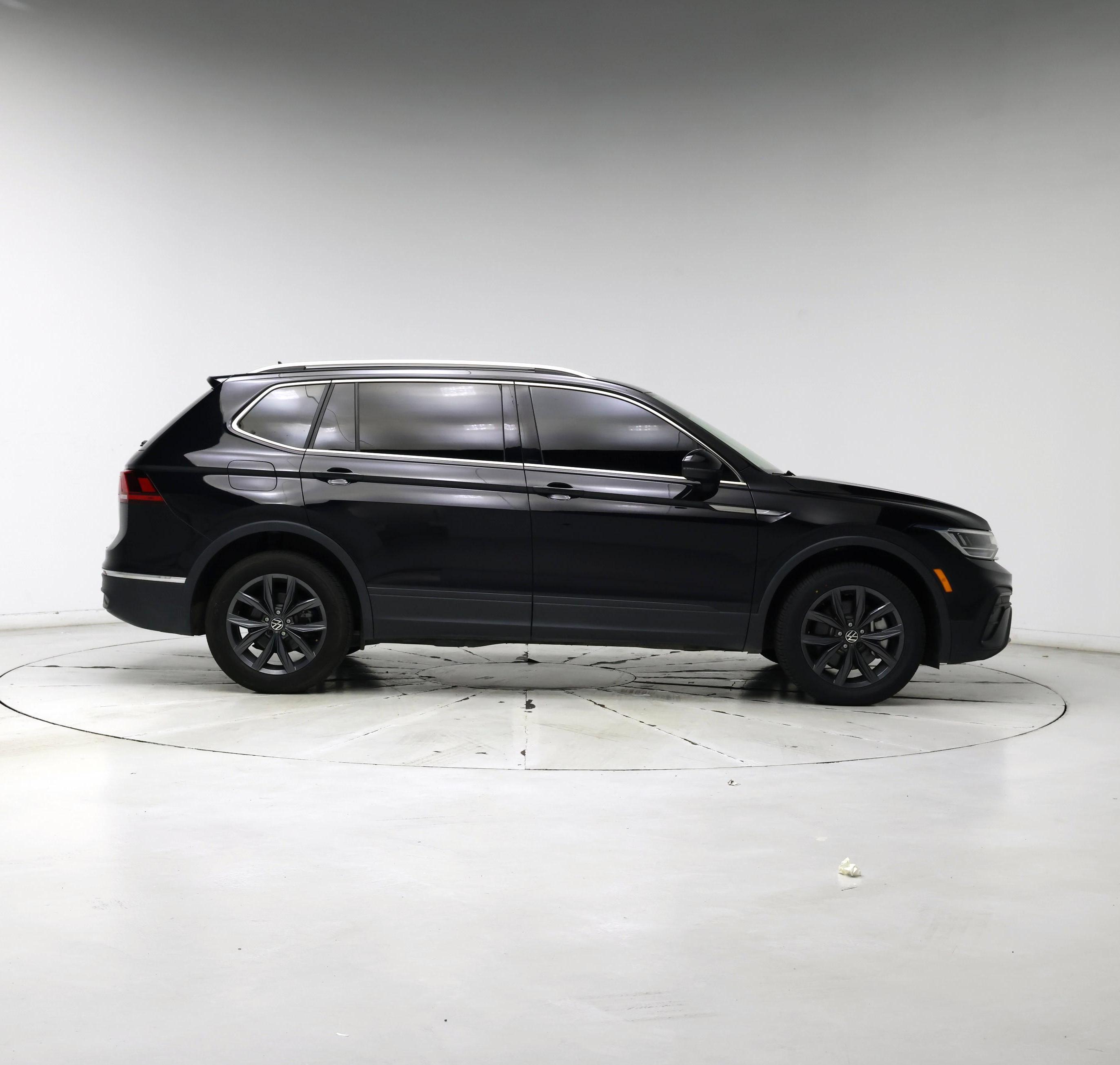 Thumbnail: 2023 Volkswagen Tiguan - 7