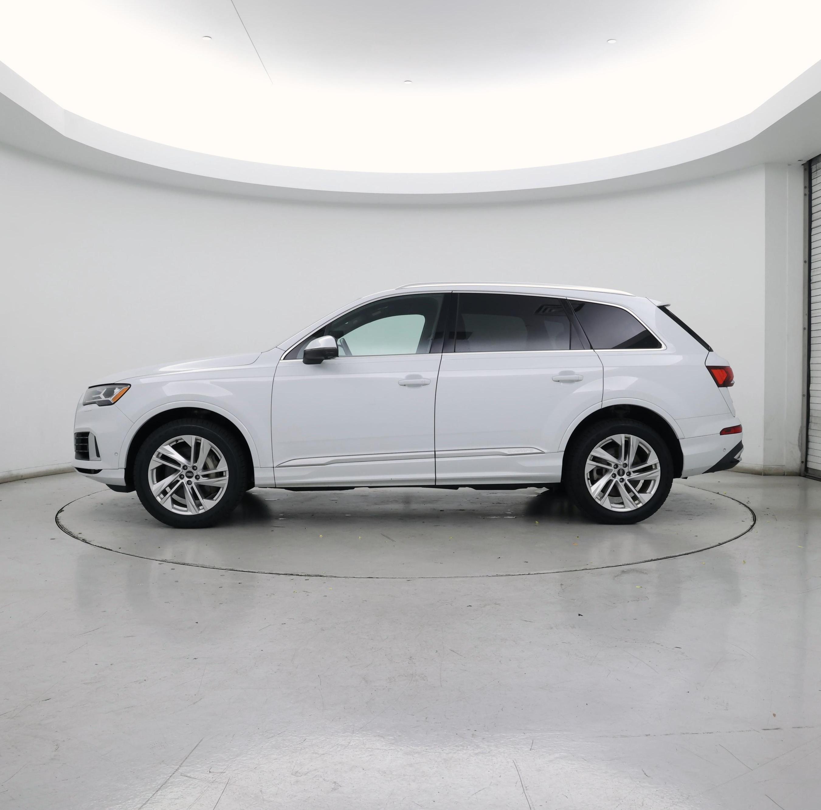 Thumbnail: 2021 Audi Q7 - 3