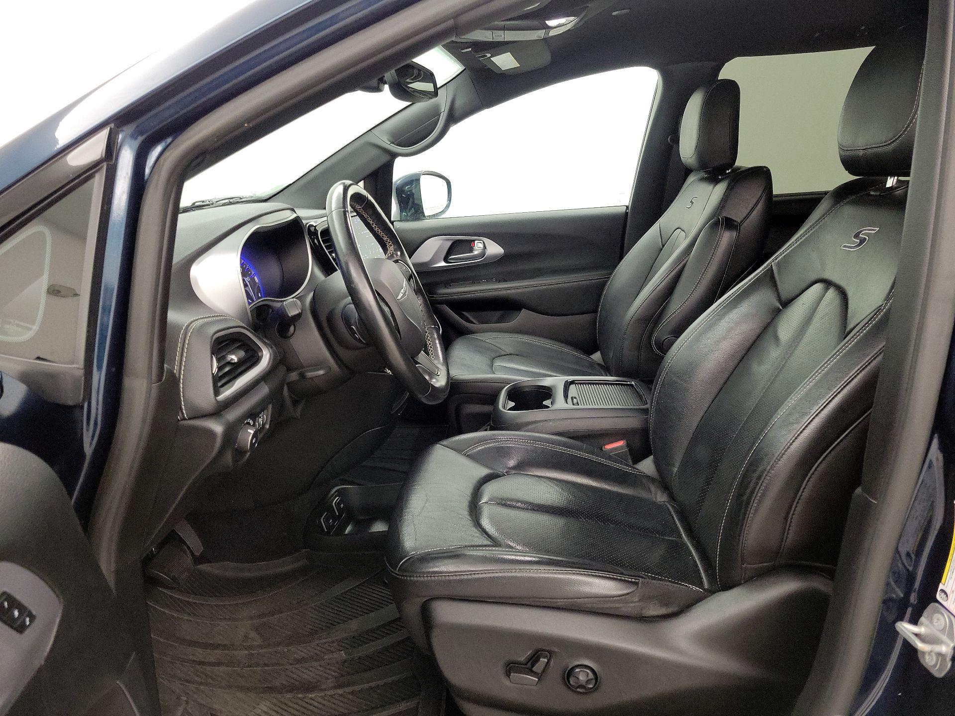 Thumbnail: 2021 Chrysler Pacifica - 11