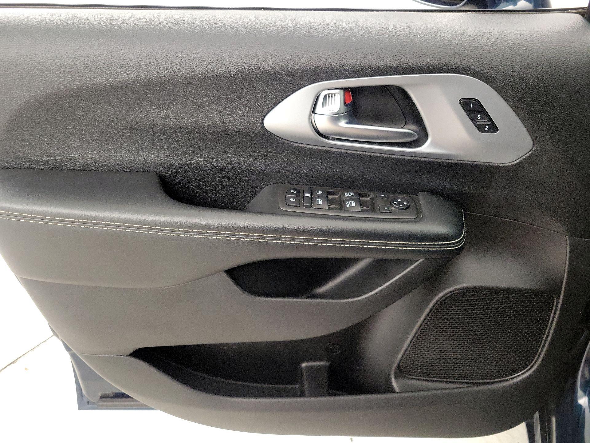 Thumbnail: 2021 Chrysler Pacifica - 12