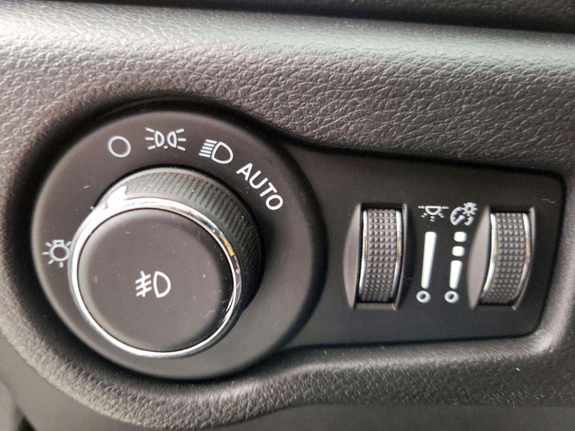 Thumbnail: 2021 Chrysler Pacifica - 13