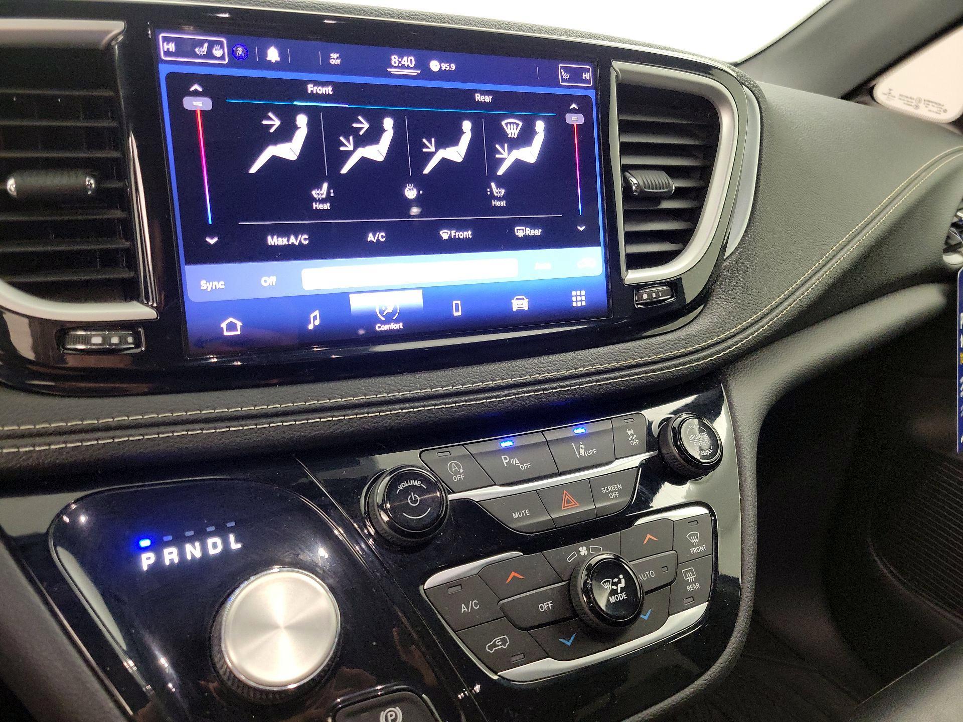 Thumbnail: 2021 Chrysler Pacifica - 16