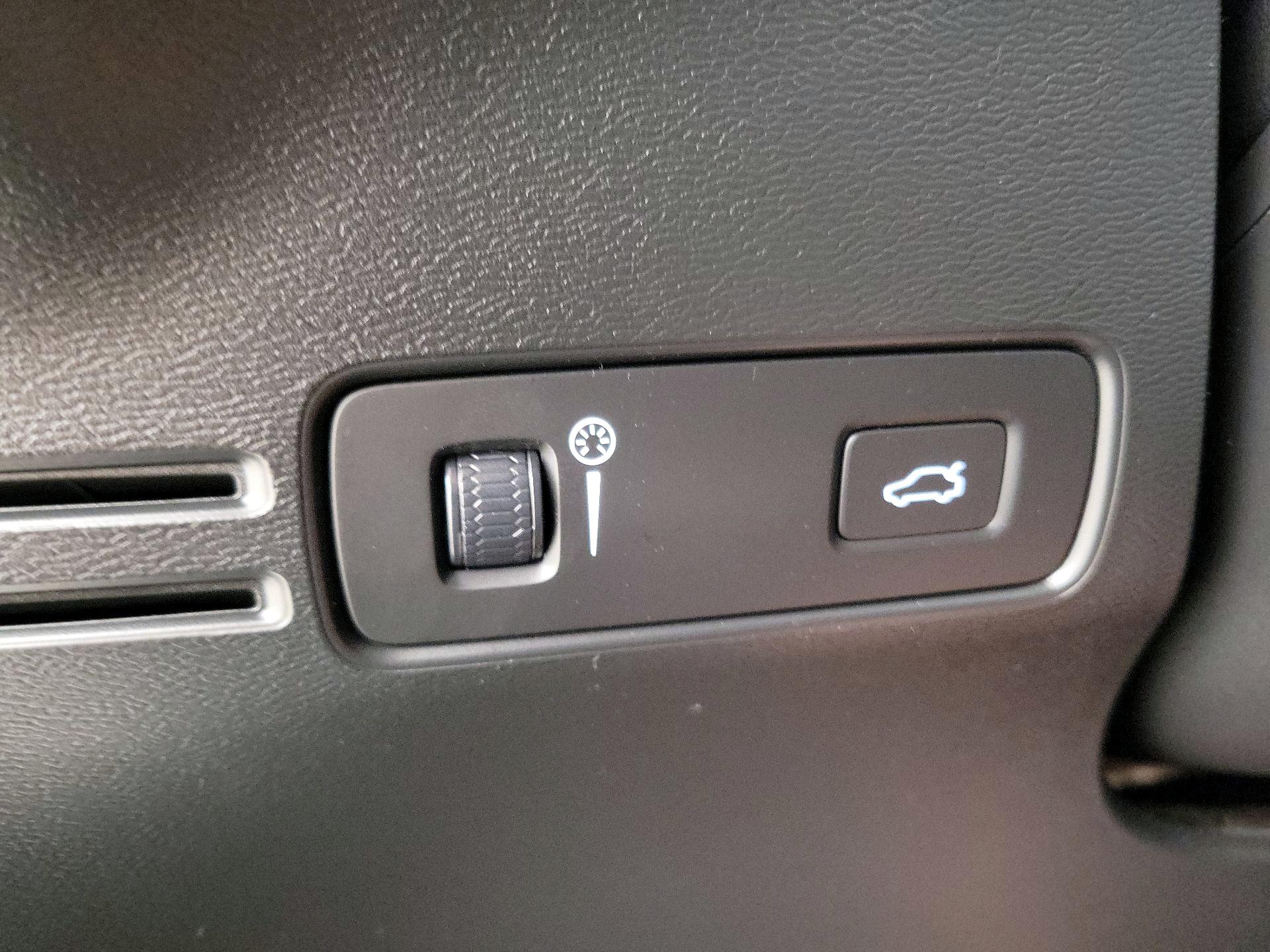 Thumbnail: 2020 Volvo XC40 - 13
