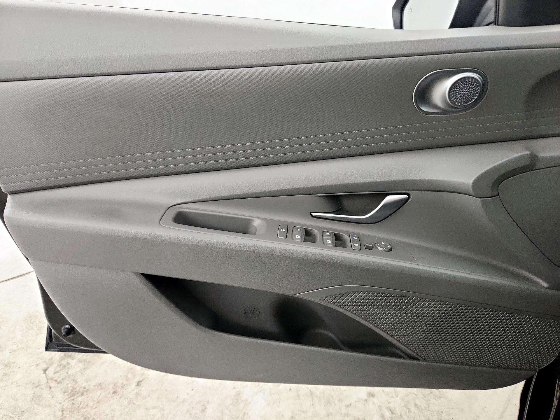 Thumbnail: 2022 Hyundai Elantra - 12