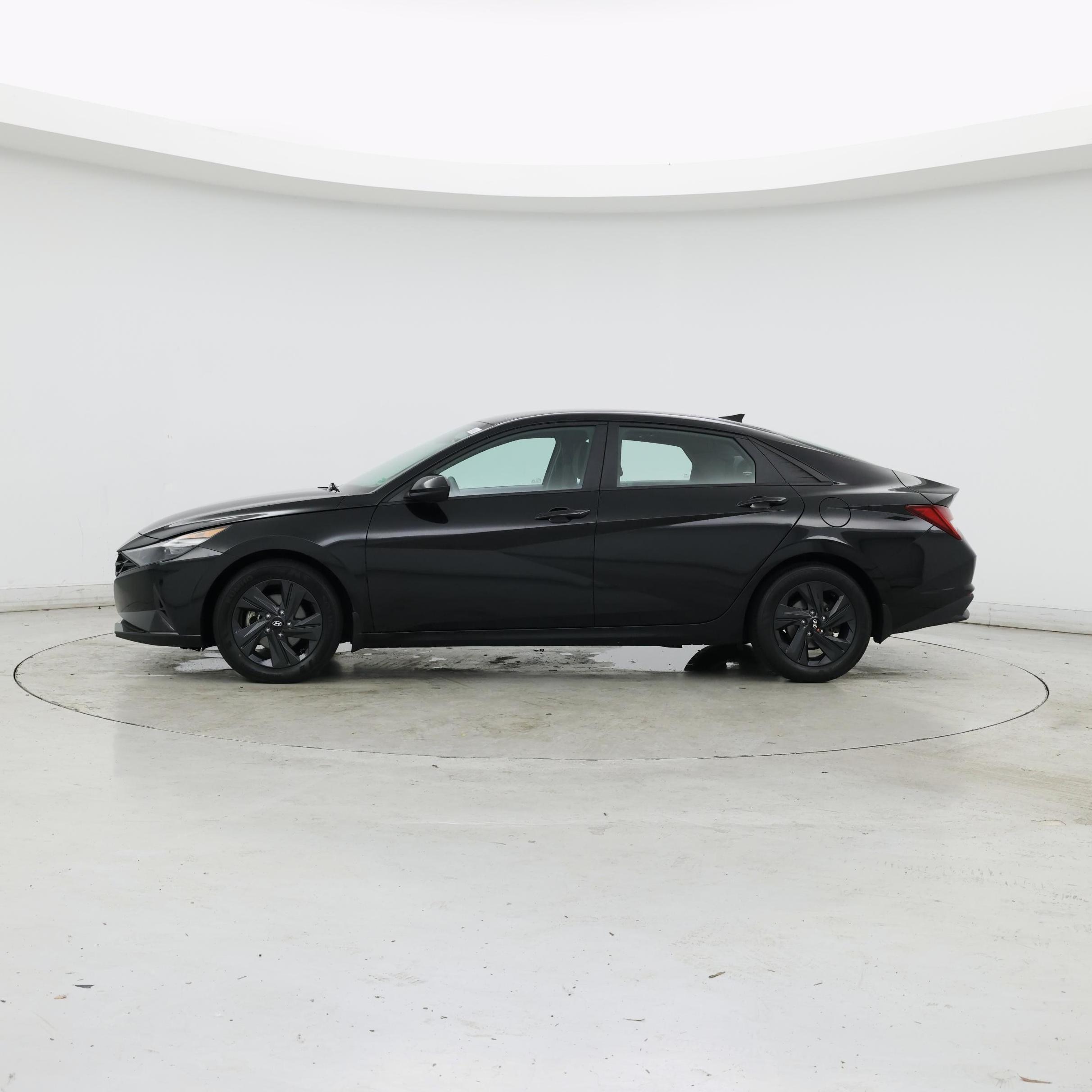 Thumbnail: 2022 Hyundai Elantra - 3