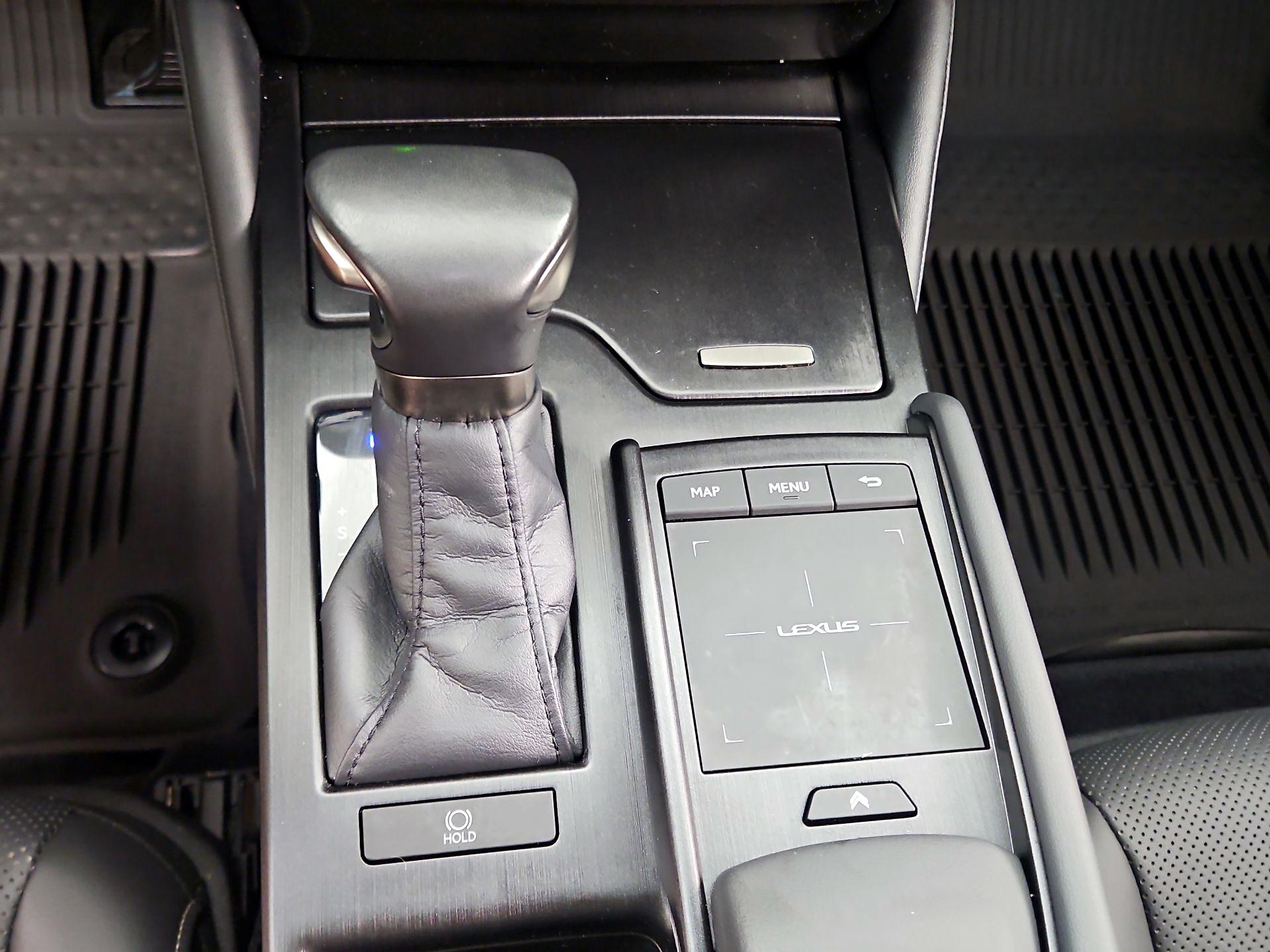 Thumbnail: 2022 Lexus ES - 17