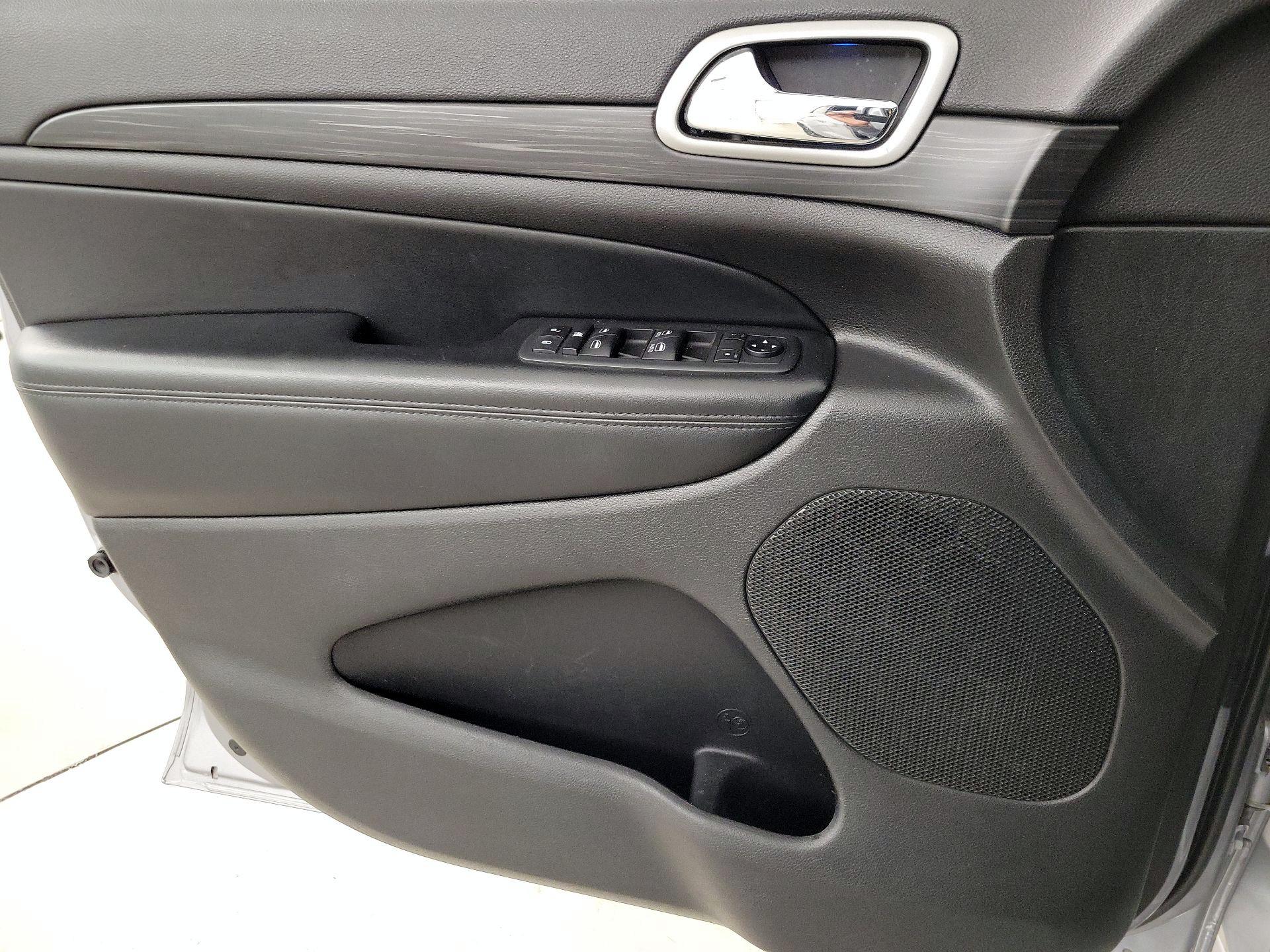 Thumbnail: 2021 Jeep Grand Cherokee - 12