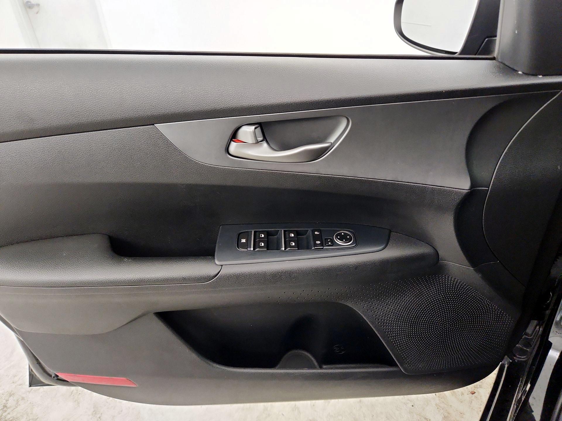 Thumbnail: 2020 Kia Forte - 12