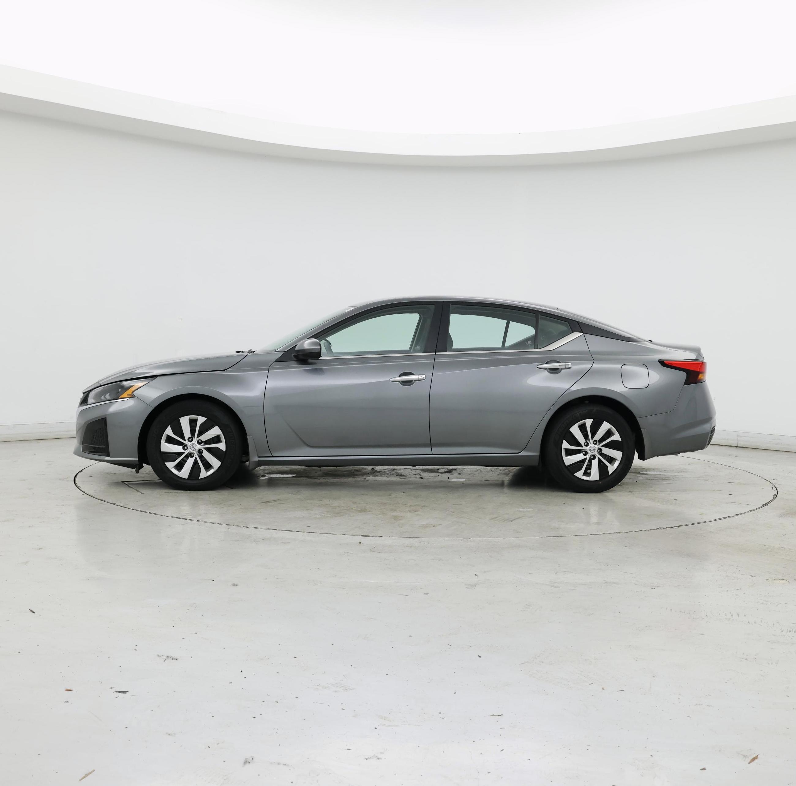 Thumbnail: 2023 Nissan Altima - 3
