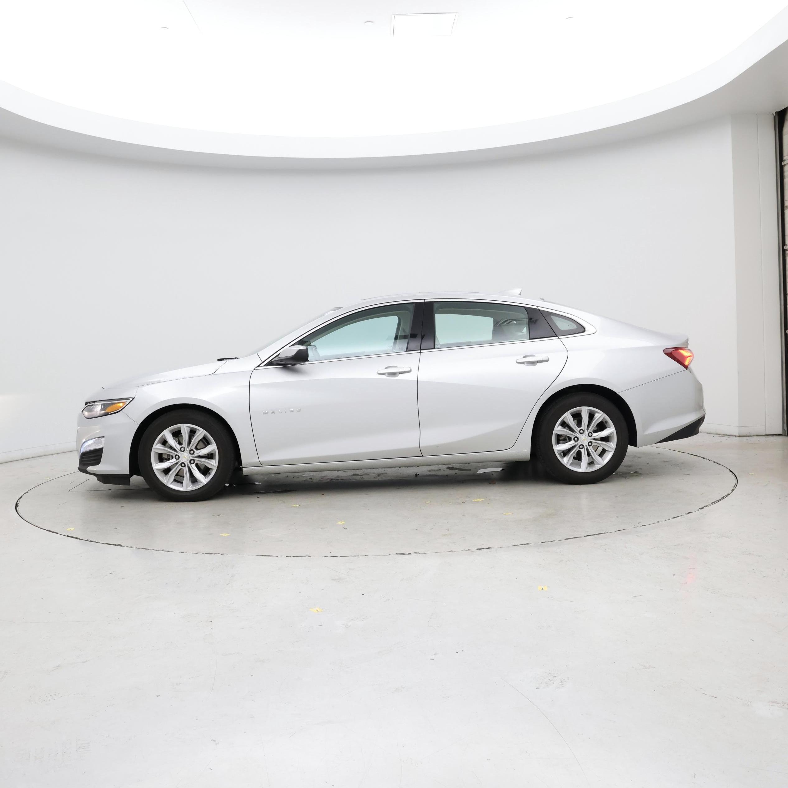 Thumbnail: 2021 Chevrolet Malibu - 3