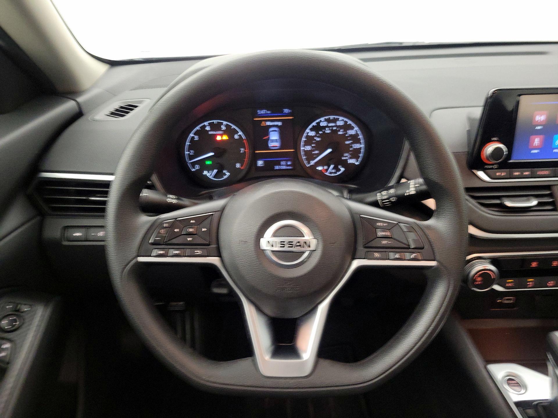 Thumbnail: 2022 Nissan Altima - 10