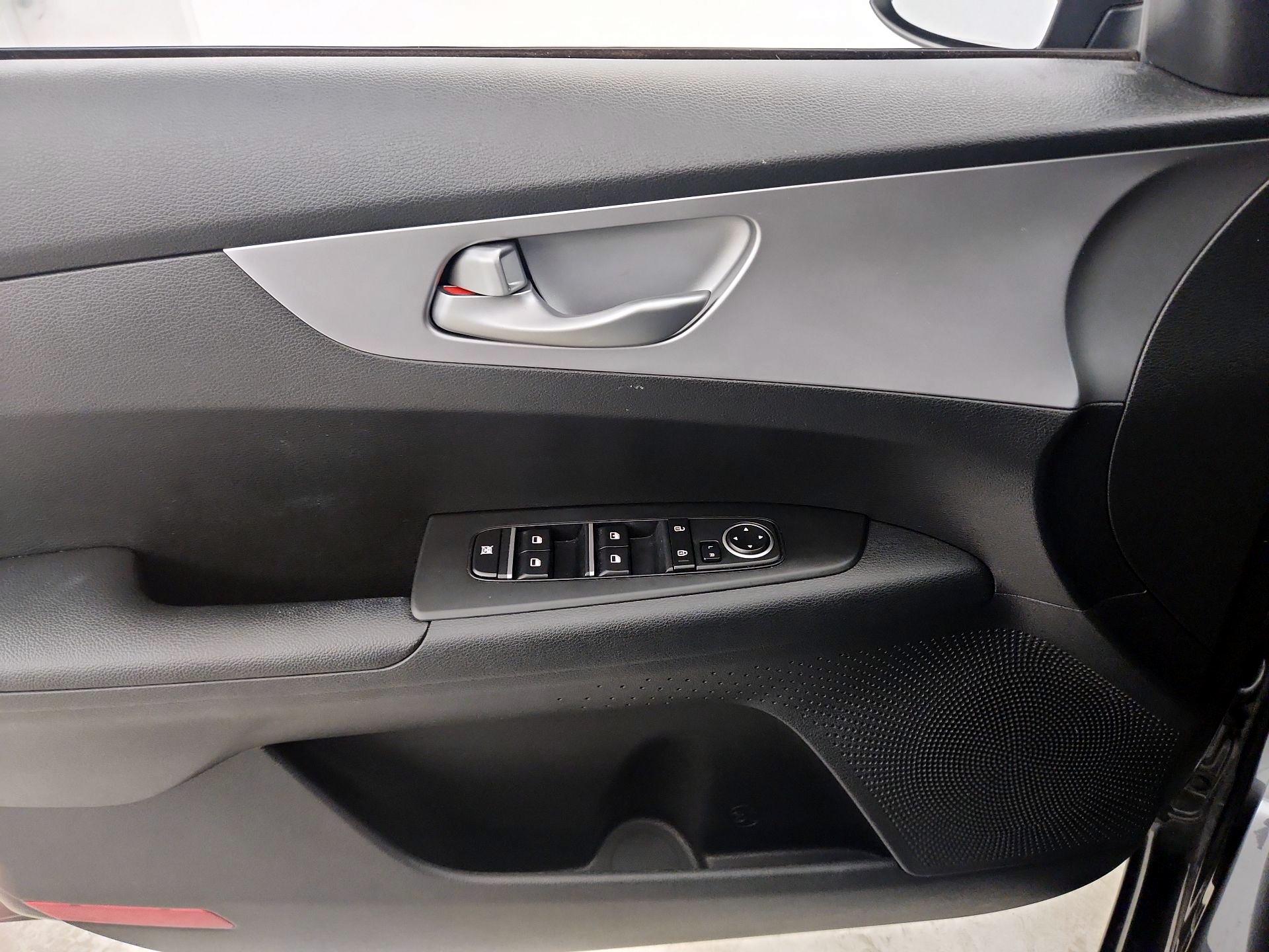Thumbnail: 2022 Kia Forte - 12