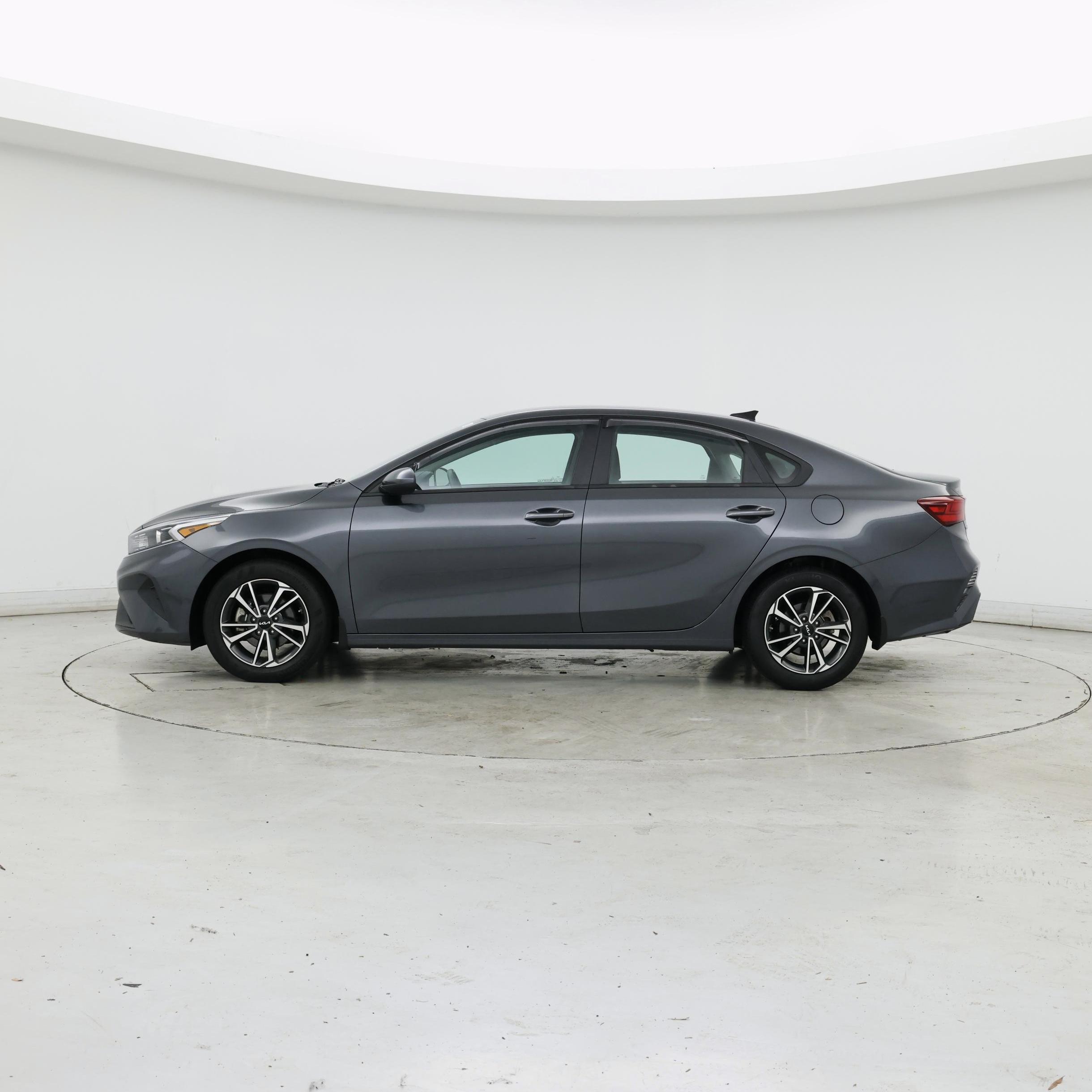 Thumbnail: 2022 Kia Forte - 3