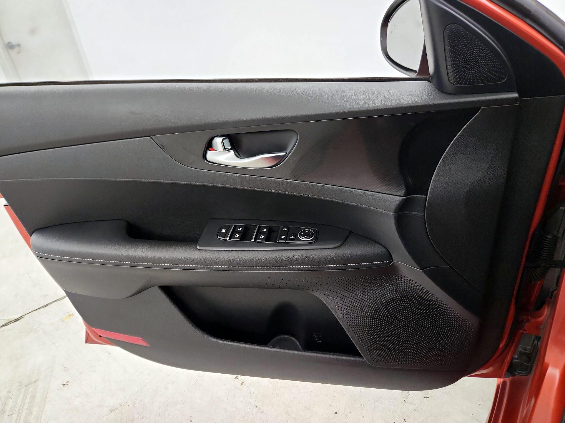 Thumbnail: 2021 Kia Forte - 12