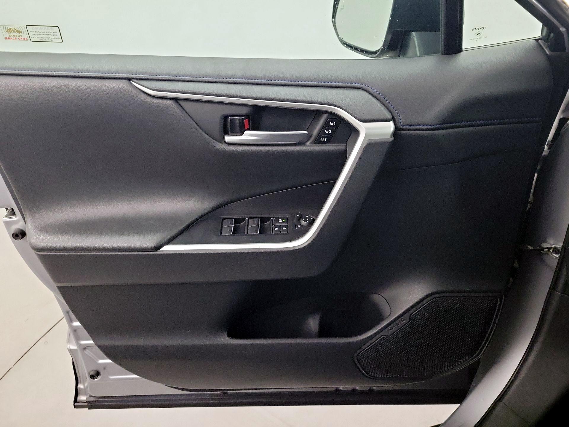 Thumbnail: 2023 Toyota RAV4 - 10