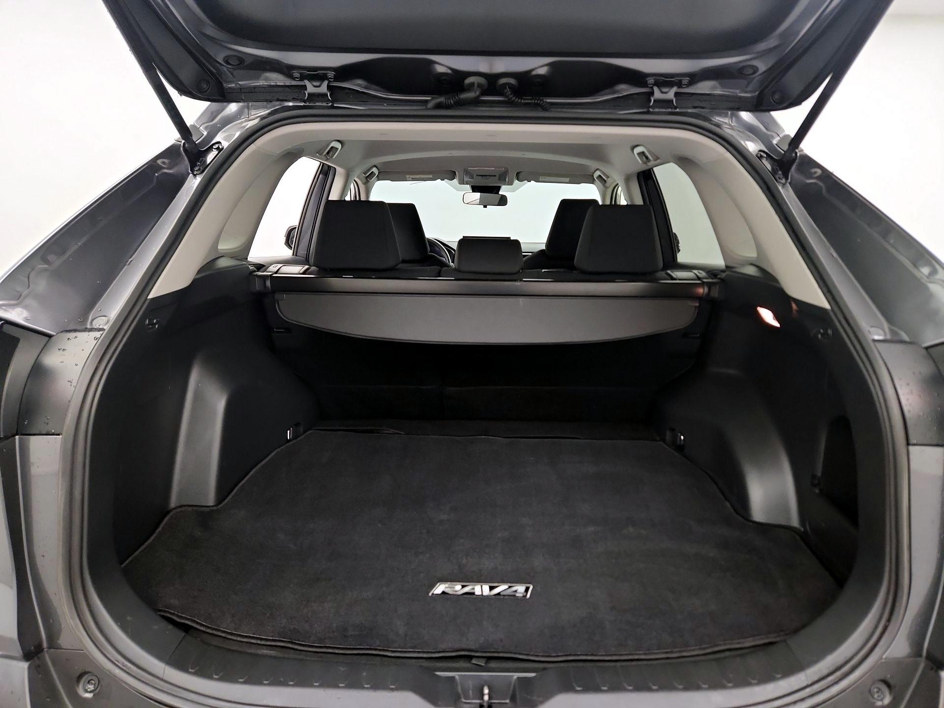 Thumbnail: 2020 Toyota RAV4 - 20