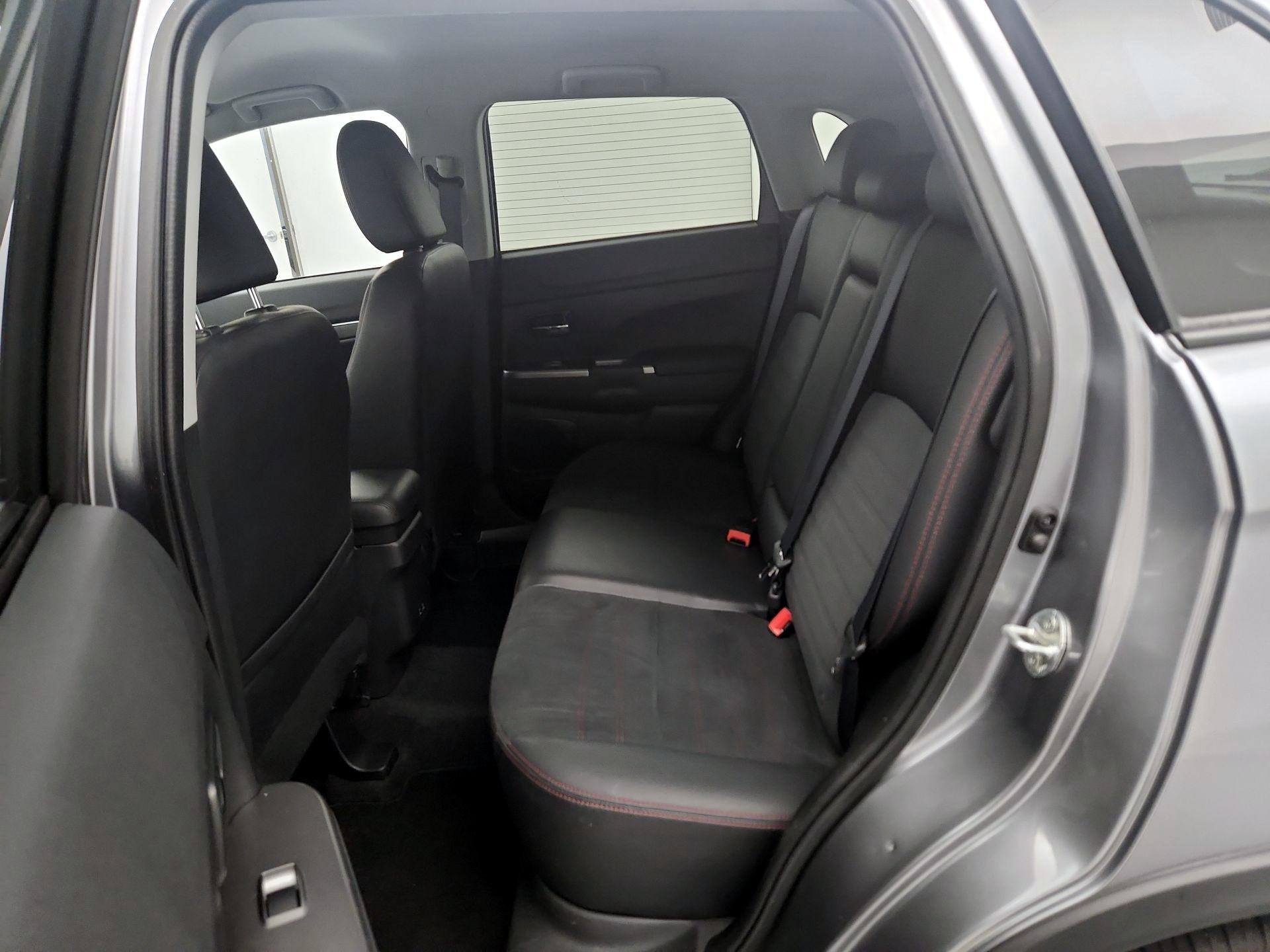 Thumbnail: 2023 Mitsubishi Outlander Sport - 19