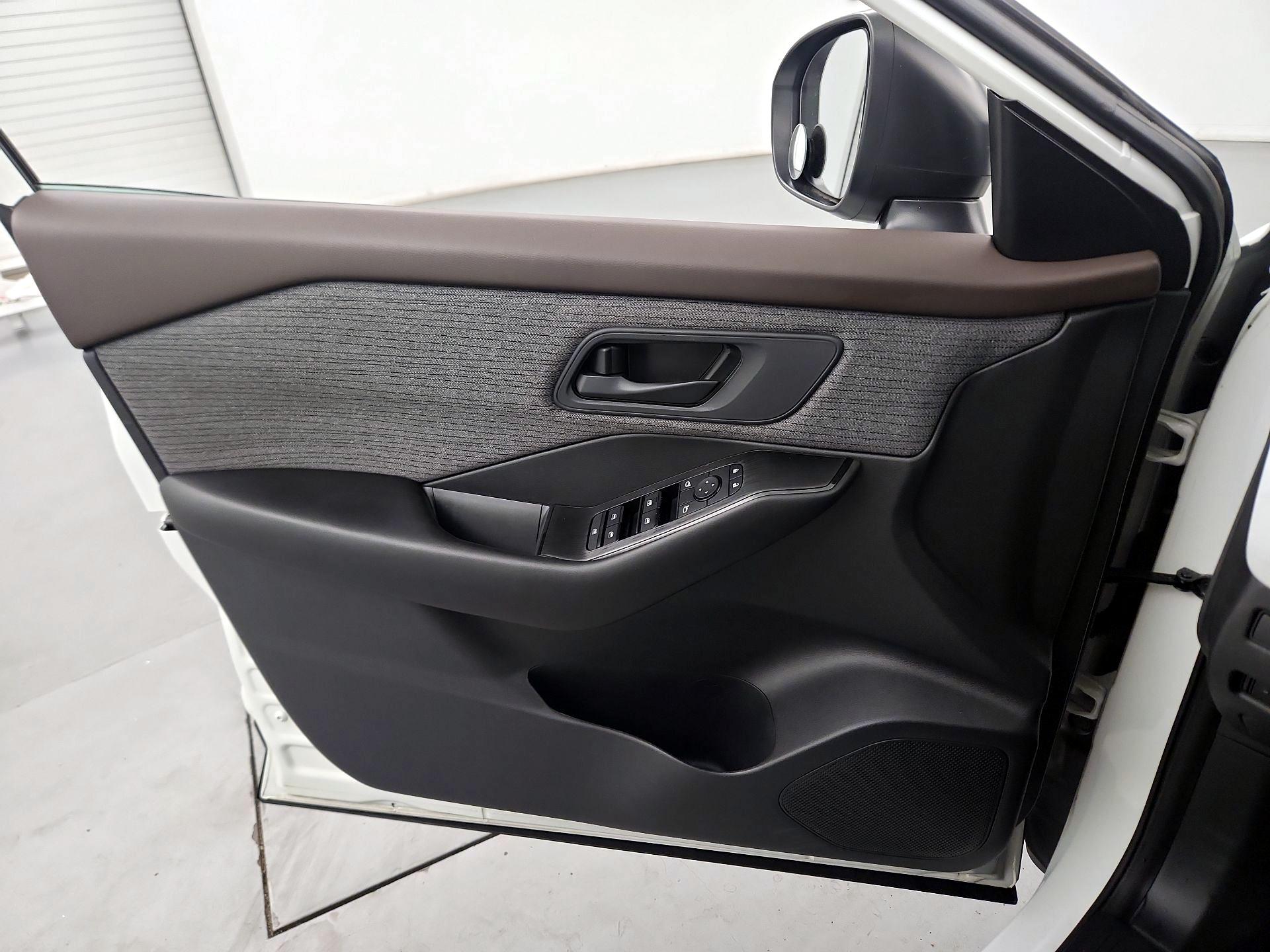 Thumbnail: 2023 Nissan Rogue - 12