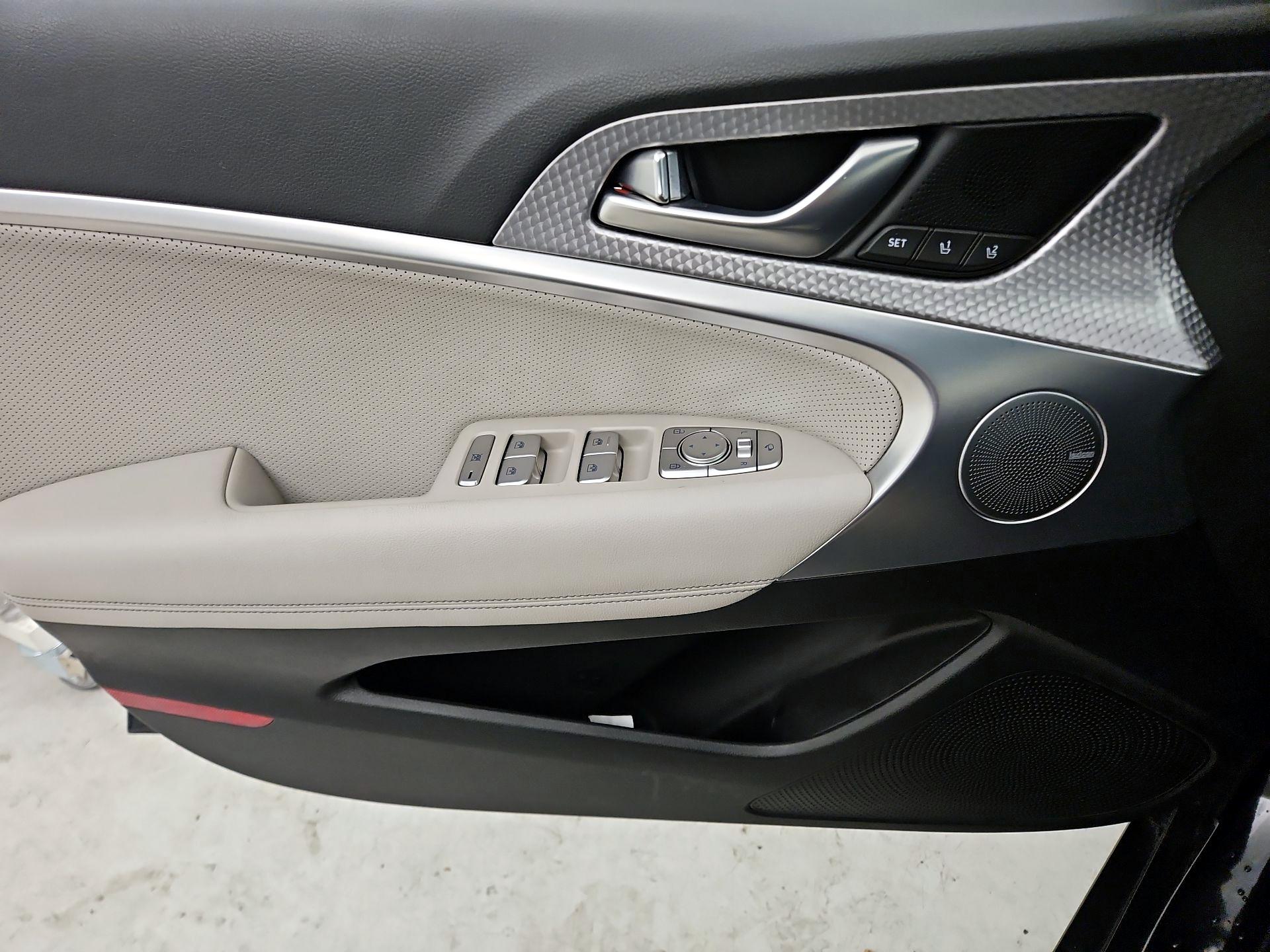Thumbnail: 2023 Genesis G70 - 12