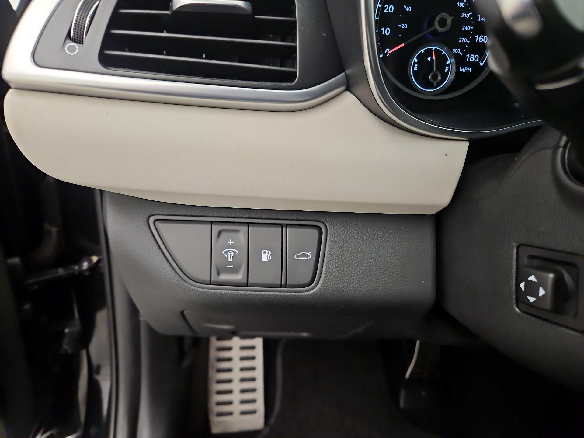 Thumbnail: 2023 Genesis G70 - 13
