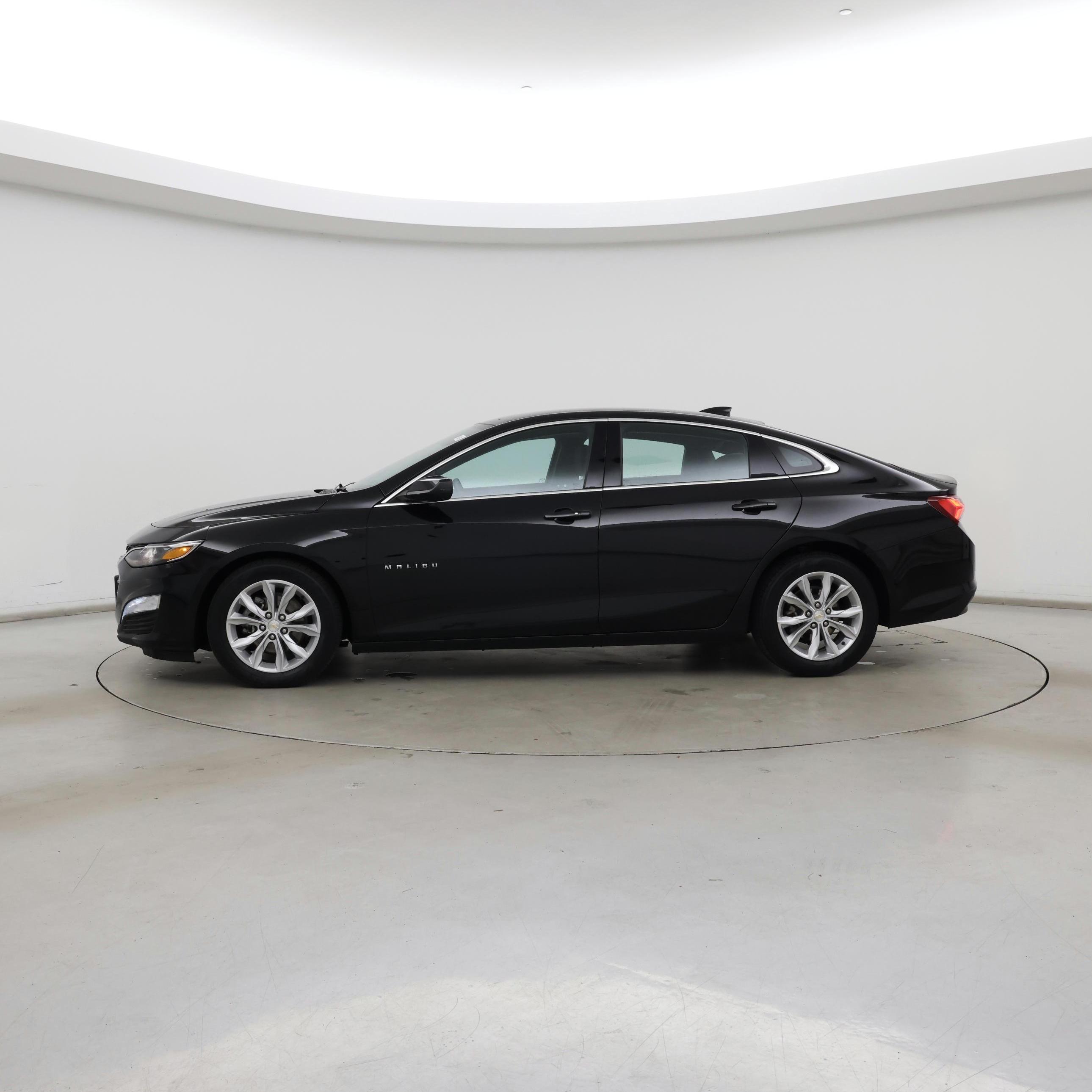 Thumbnail: 2021 Chevrolet Malibu - 3