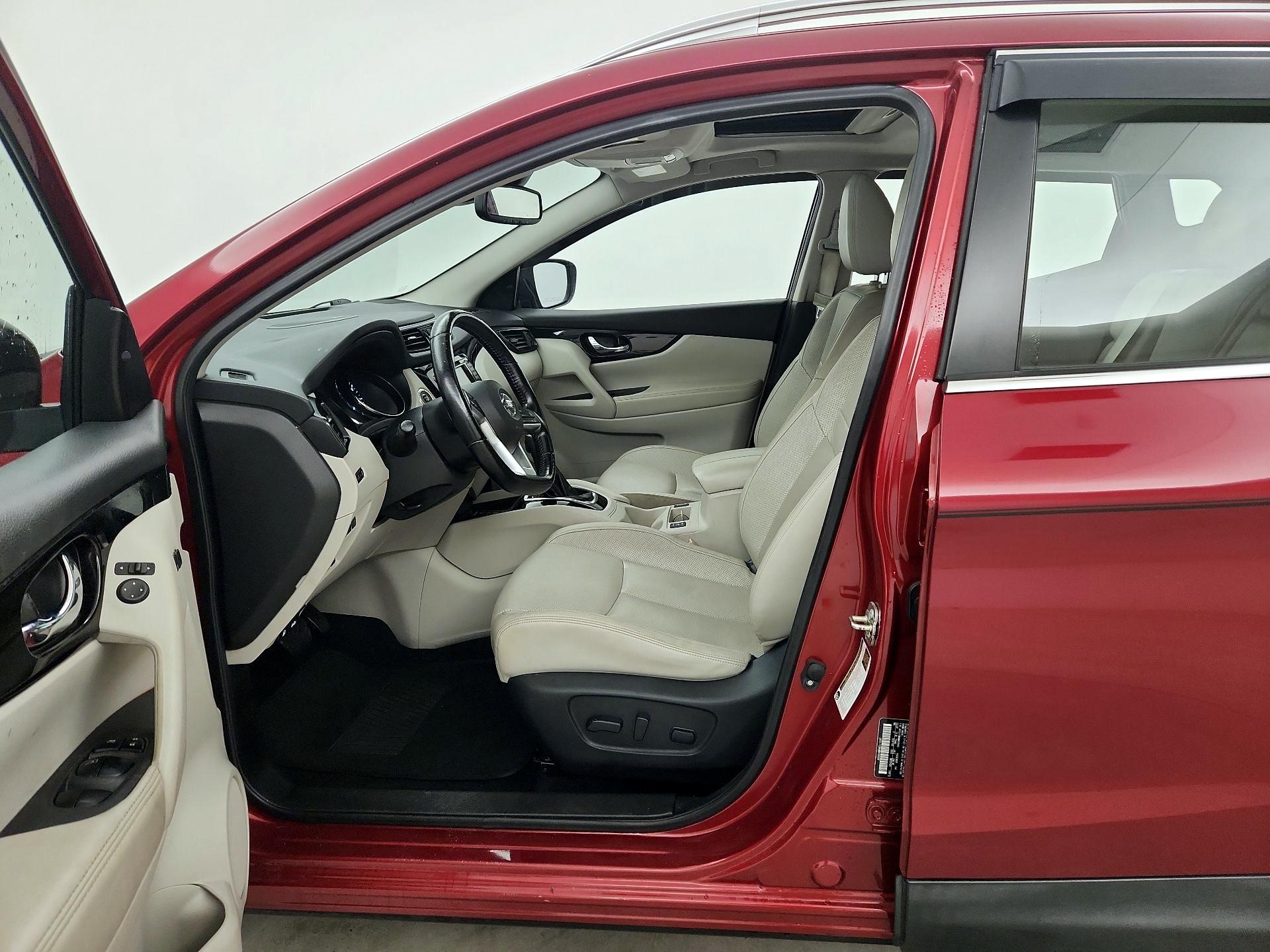 Thumbnail: 2021 Nissan Rogue Sport - 11