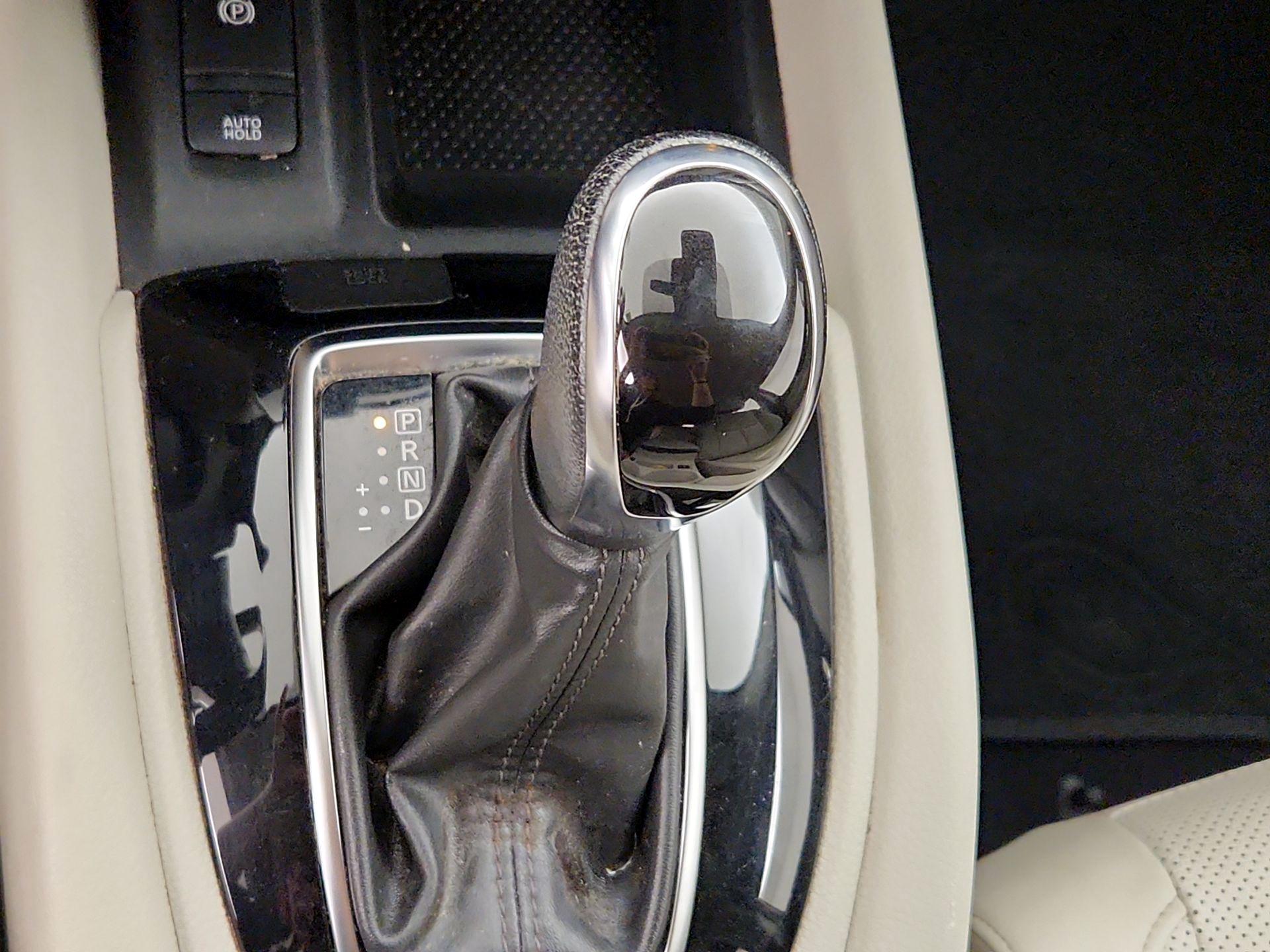 Thumbnail: 2021 Nissan Rogue Sport - 18