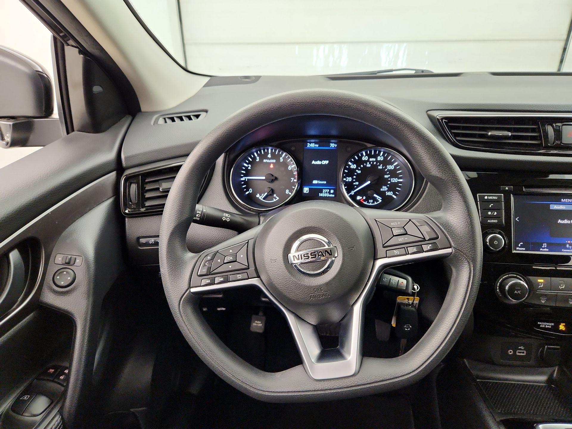 Thumbnail: 2022 Nissan Rogue Sport - 10