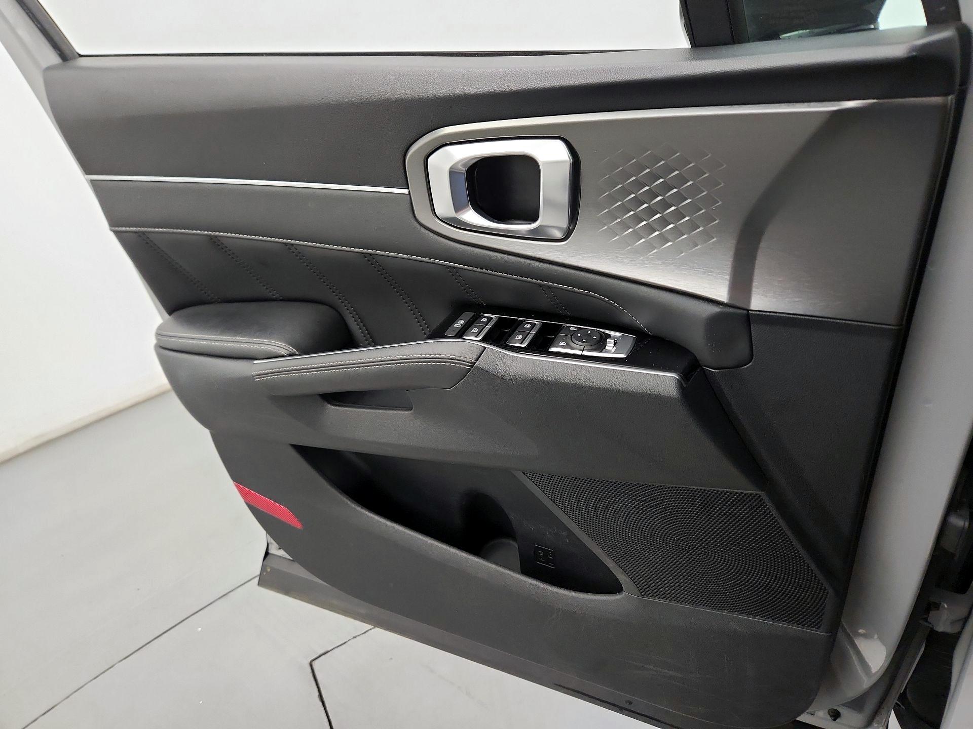 Thumbnail: 2022 Kia Sorento - 12