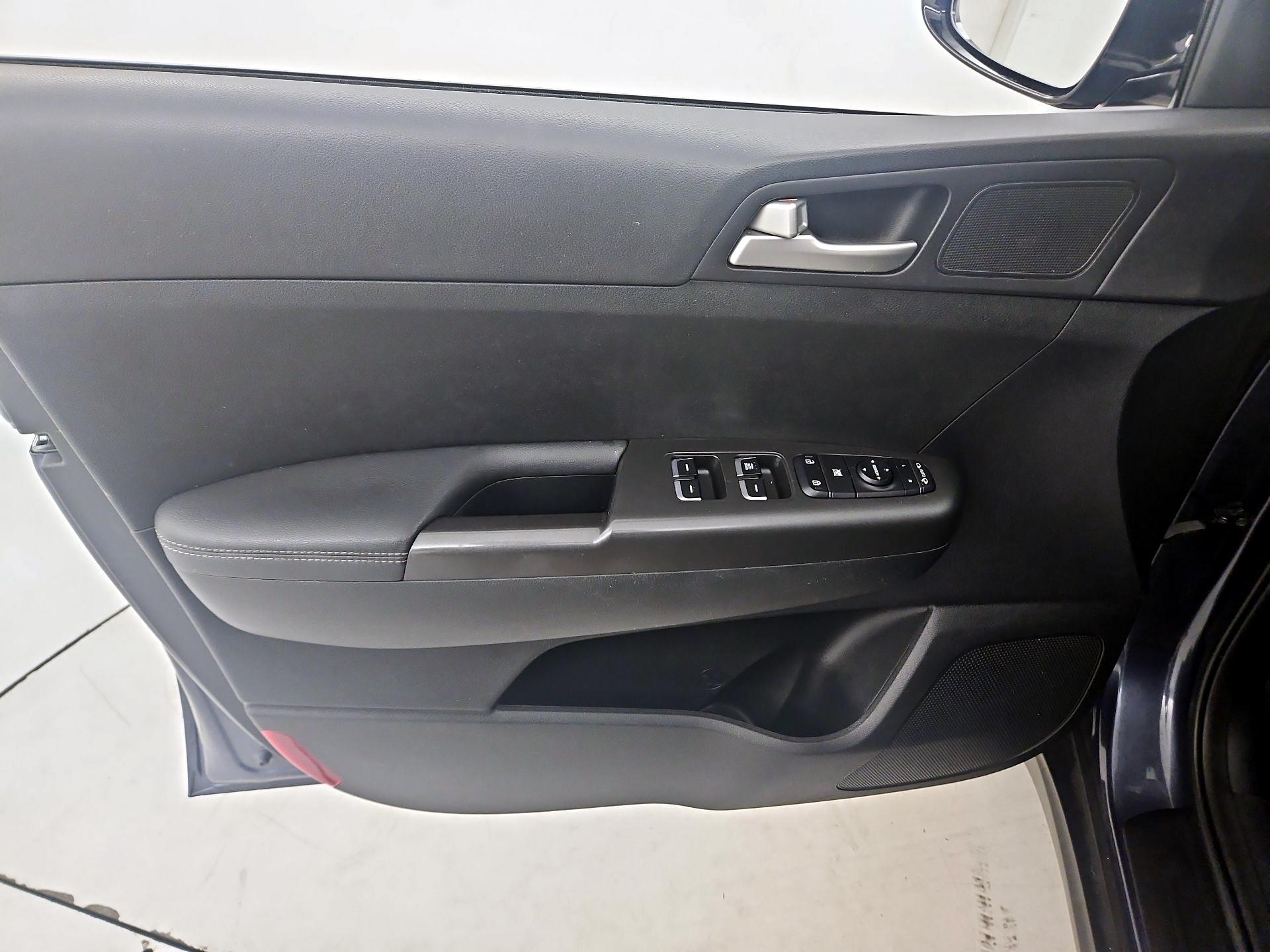 Thumbnail: 2020 Kia Sportage - 12