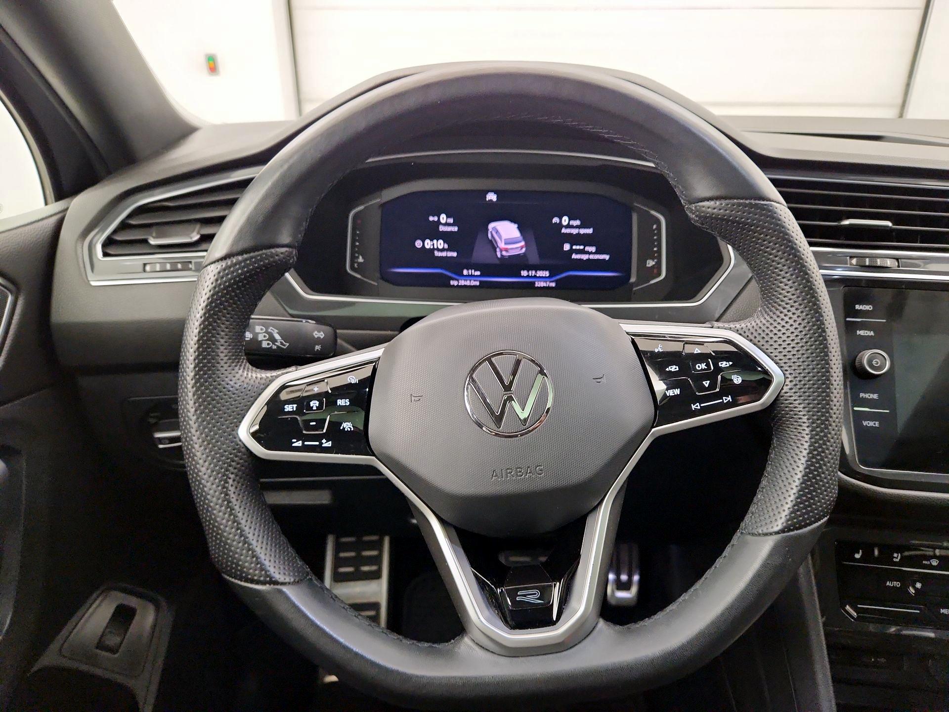 Thumbnail: 2022 Volkswagen Tiguan - 10