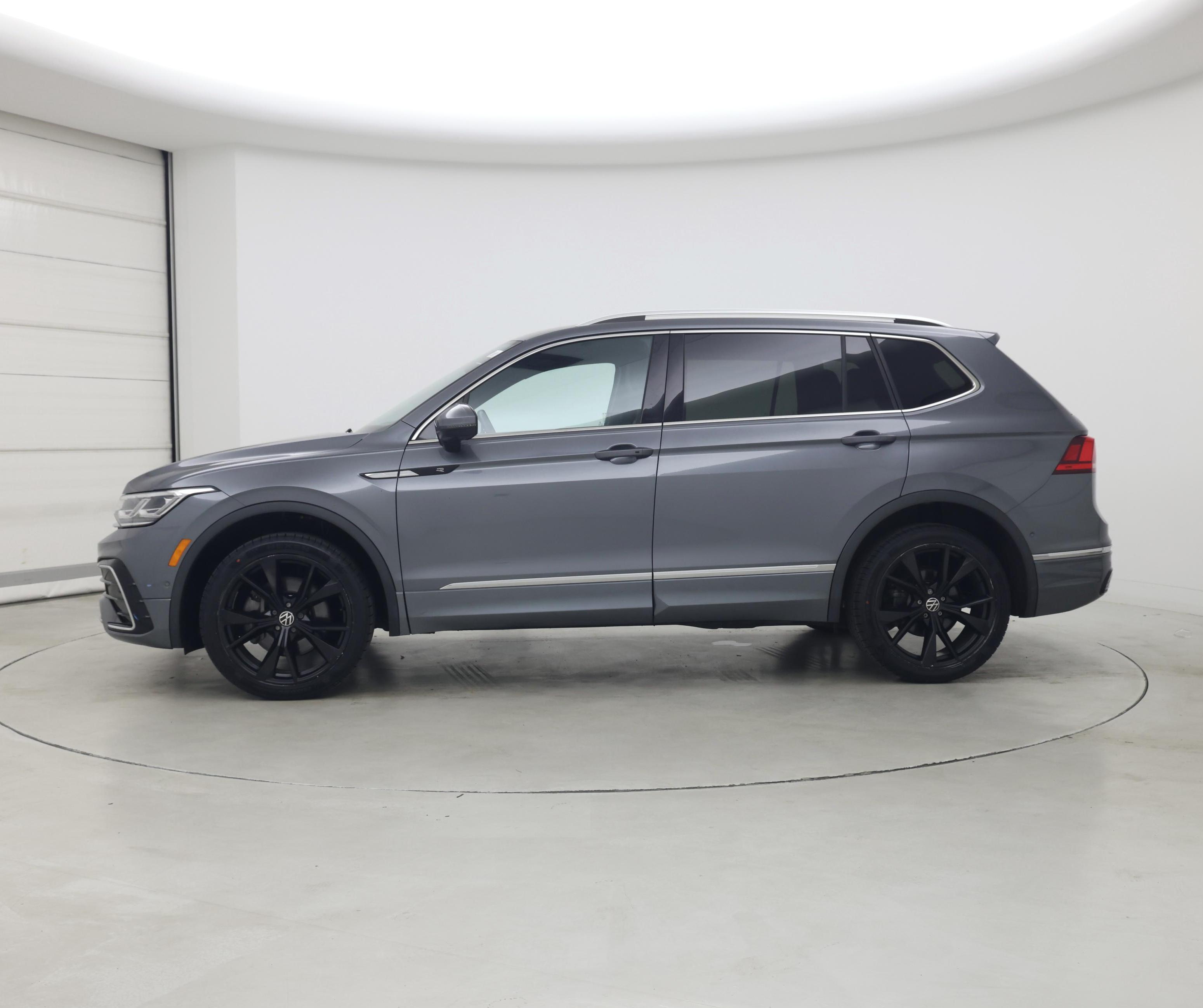 Thumbnail: 2022 Volkswagen Tiguan - 3