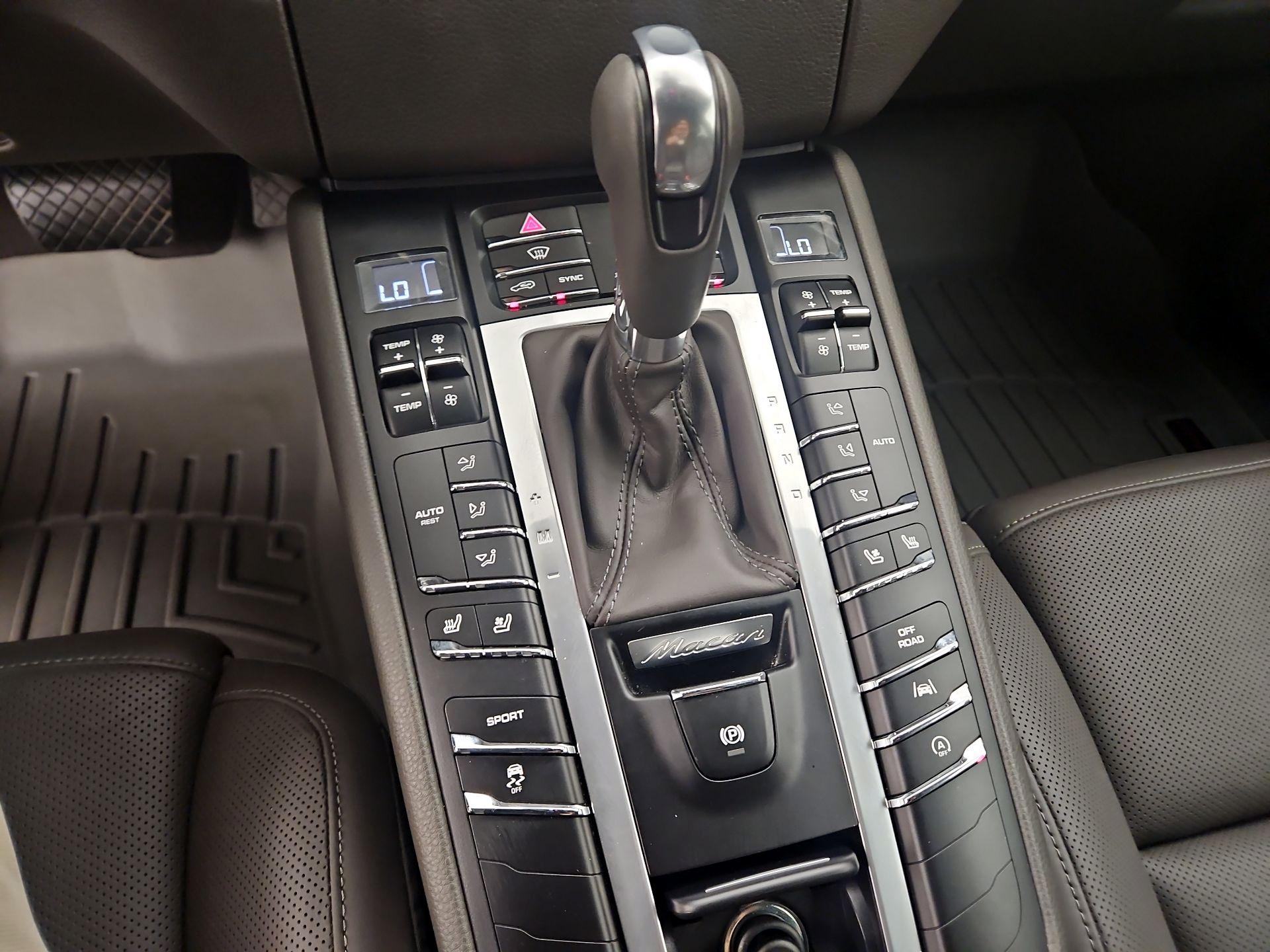 Thumbnail: 2018 Porsche Macan - 18
