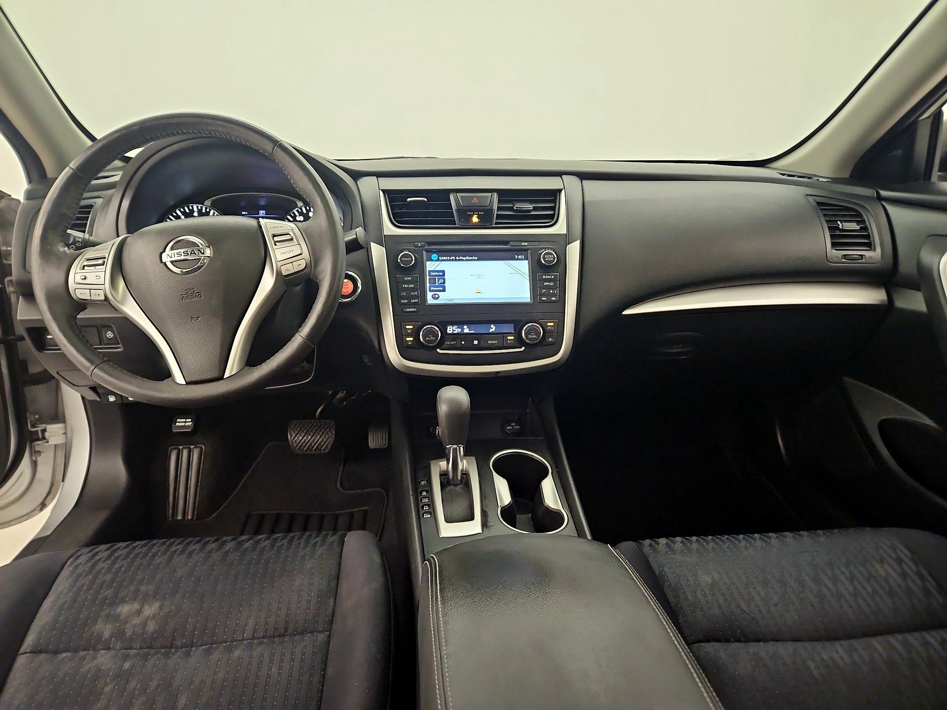 Thumbnail: 2017 Nissan Altima - 9