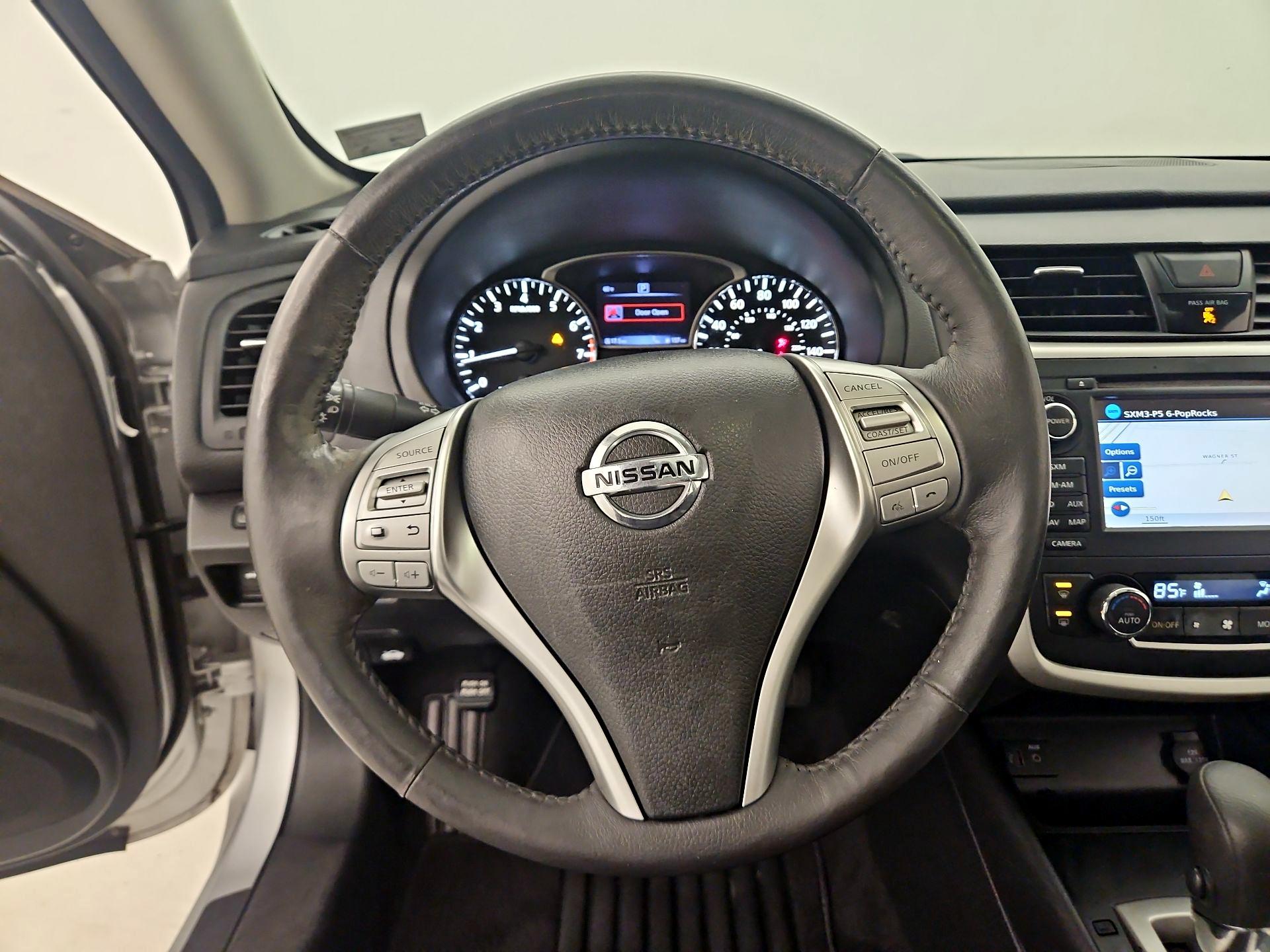 Thumbnail: 2017 Nissan Altima - 10