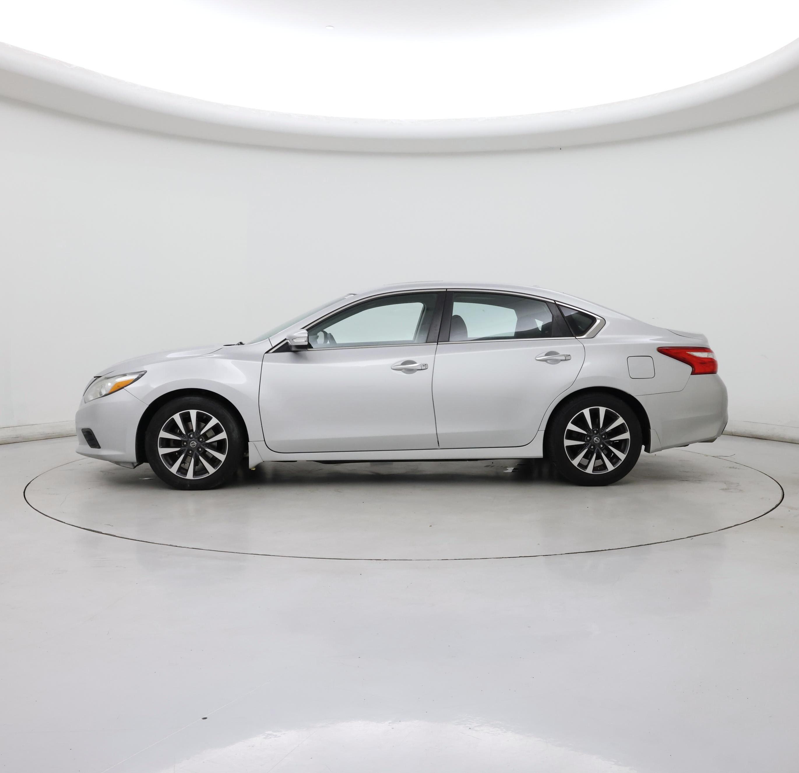 Thumbnail: 2017 Nissan Altima - 3