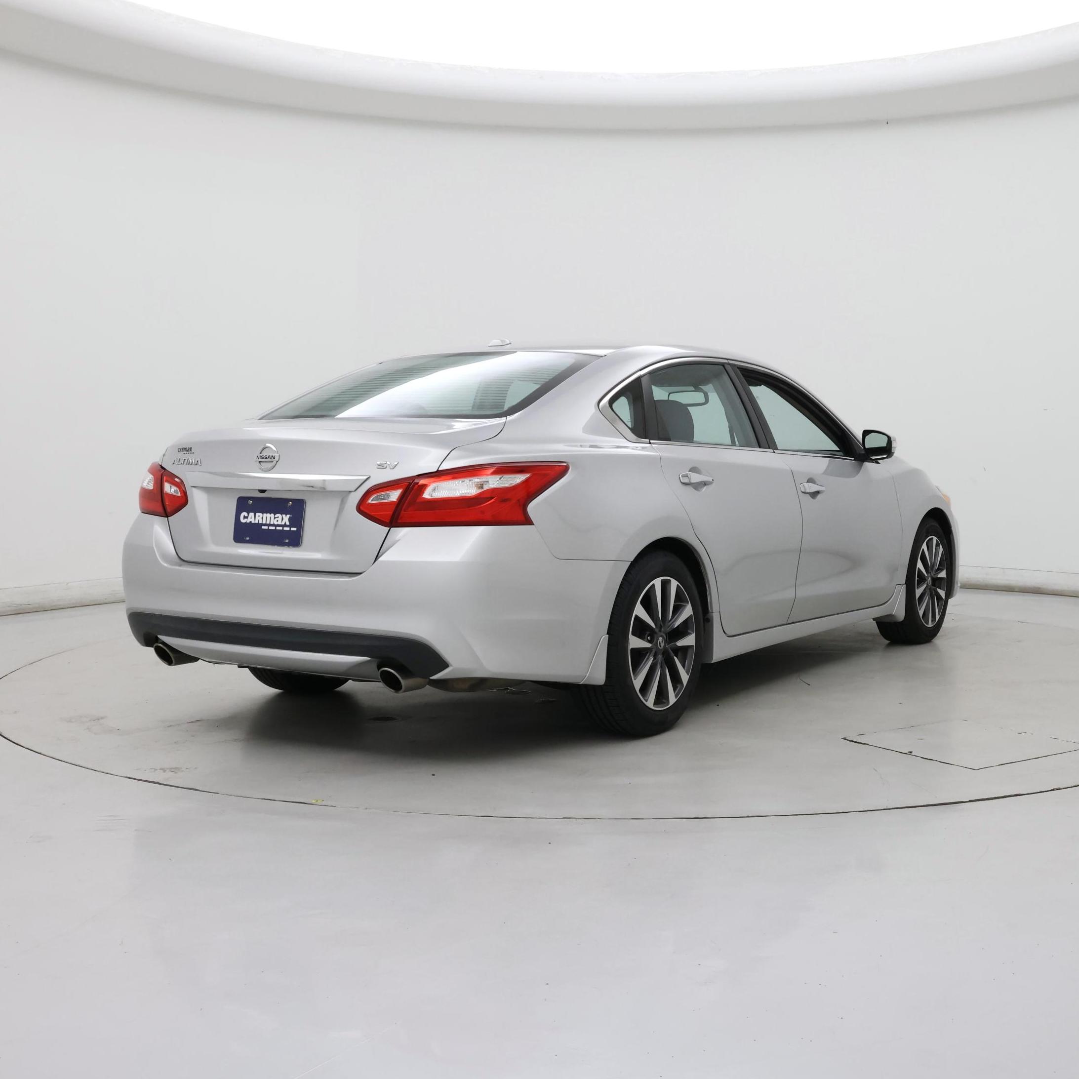 Thumbnail: 2017 Nissan Altima - 8